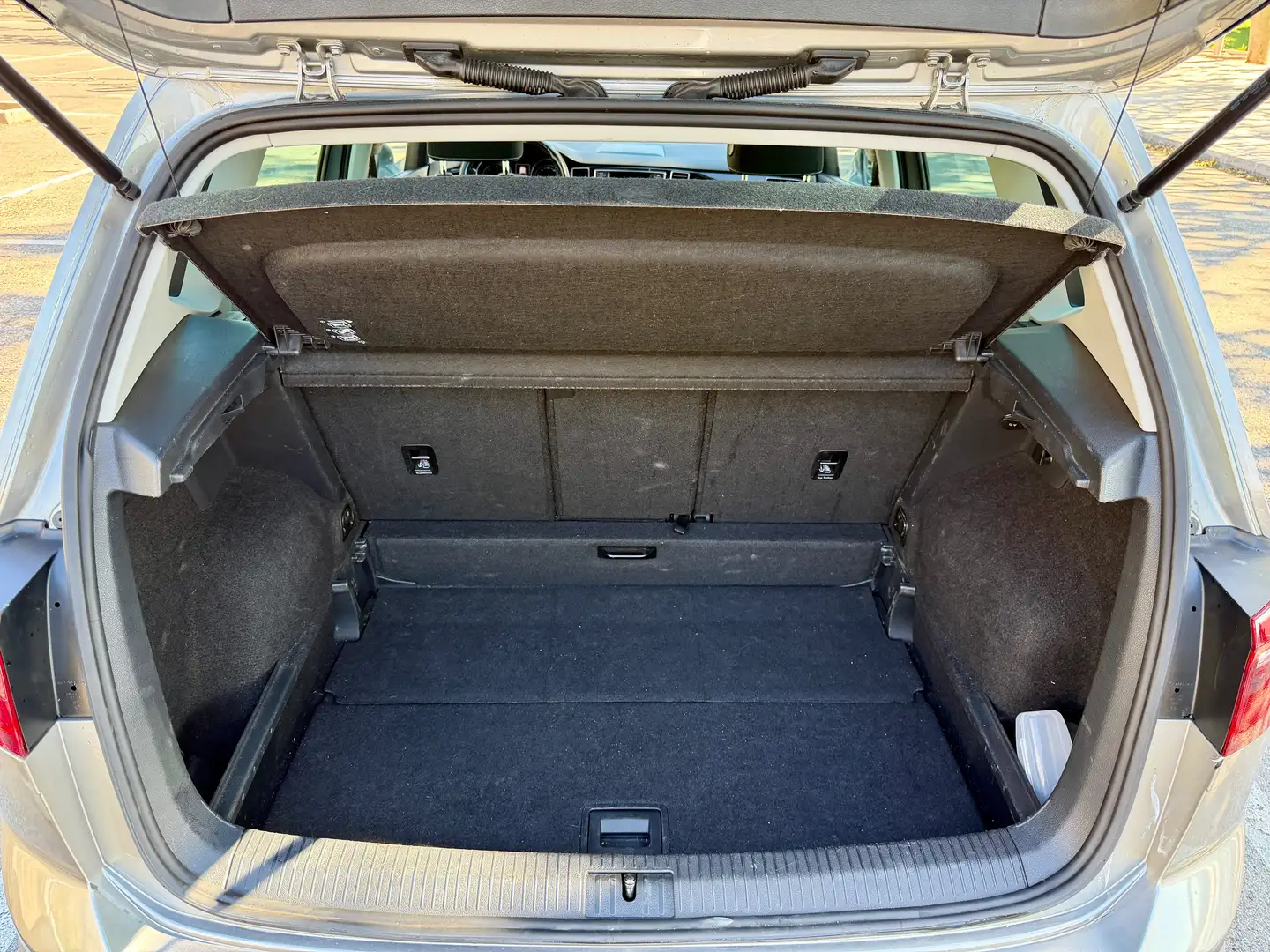 Volkswagen Golf Sportsvan Golf Sportsvan 1.6TDI CR BMT Sport DSG Sport Plateado - 2
