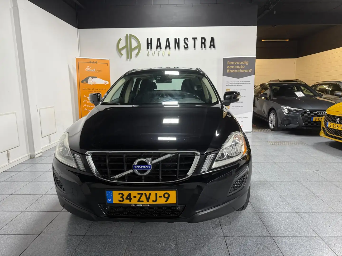 Volvo XC60 2.0 T5 Momentum Navigatie, Dealer Auto, NAP, Nieuw Noir - 2