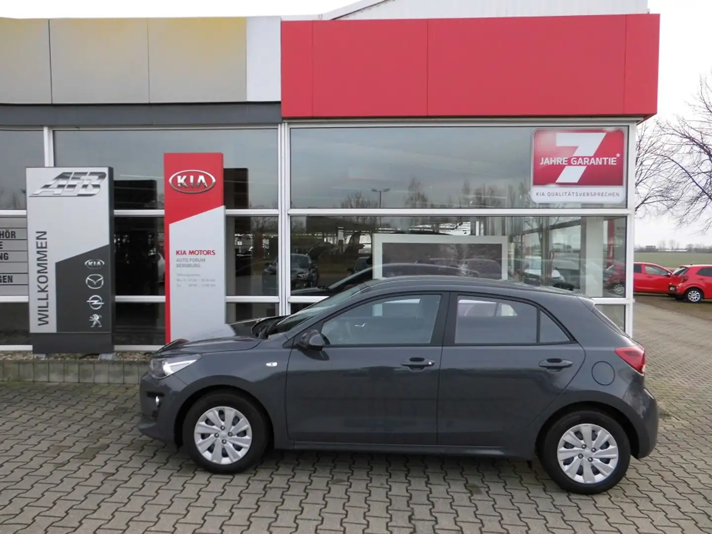 Kia Rio 1.2 Comfort Grau - 2