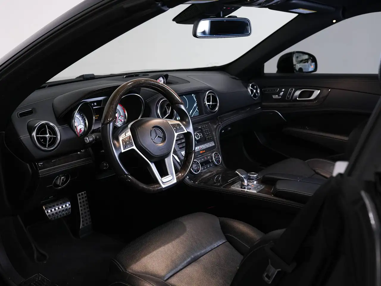 Mercedes-Benz SL снимка Mercedes-Benz SL