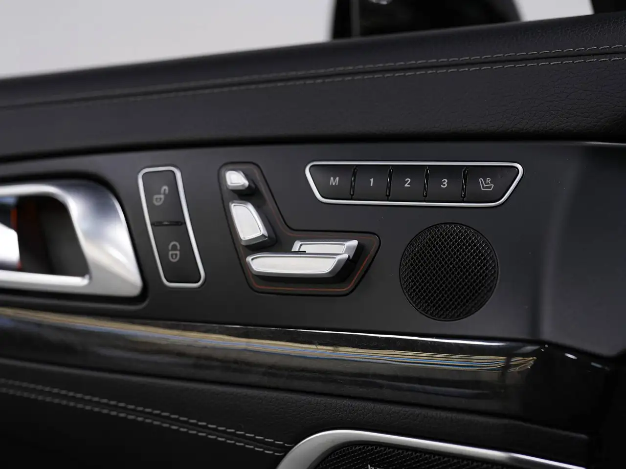 Mercedes-Benz SL снимка Mercedes-Benz SL