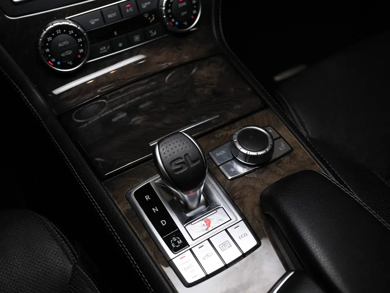 Mercedes-Benz SL снимка Mercedes-Benz SL