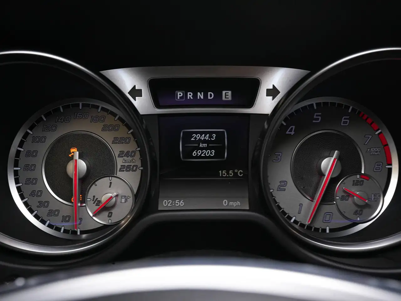 Mercedes-Benz SL снимка Mercedes-Benz SL