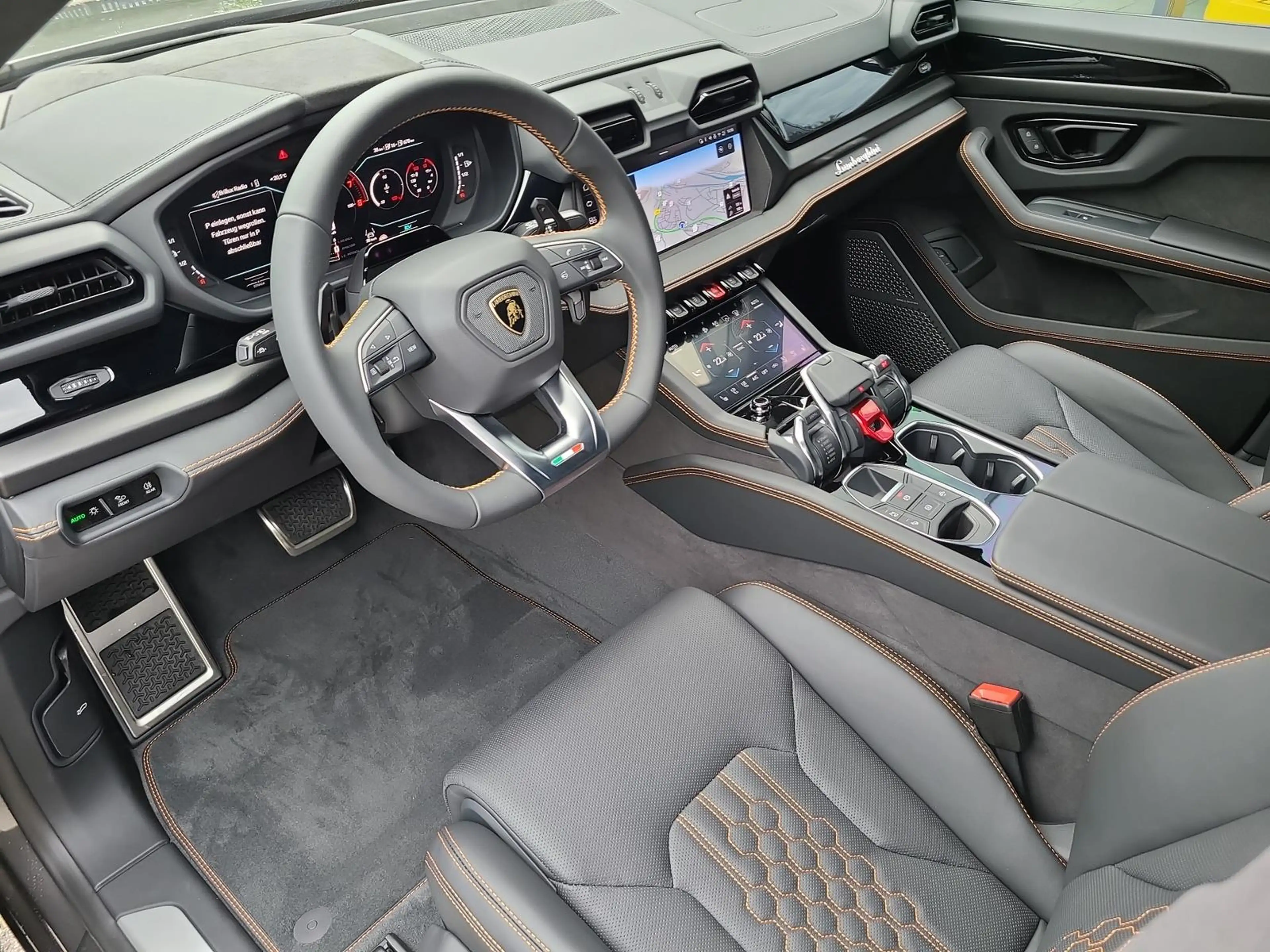 Lamborghini Urus SE ANIMA B&O ParkAssist 23"Rims — photo 11