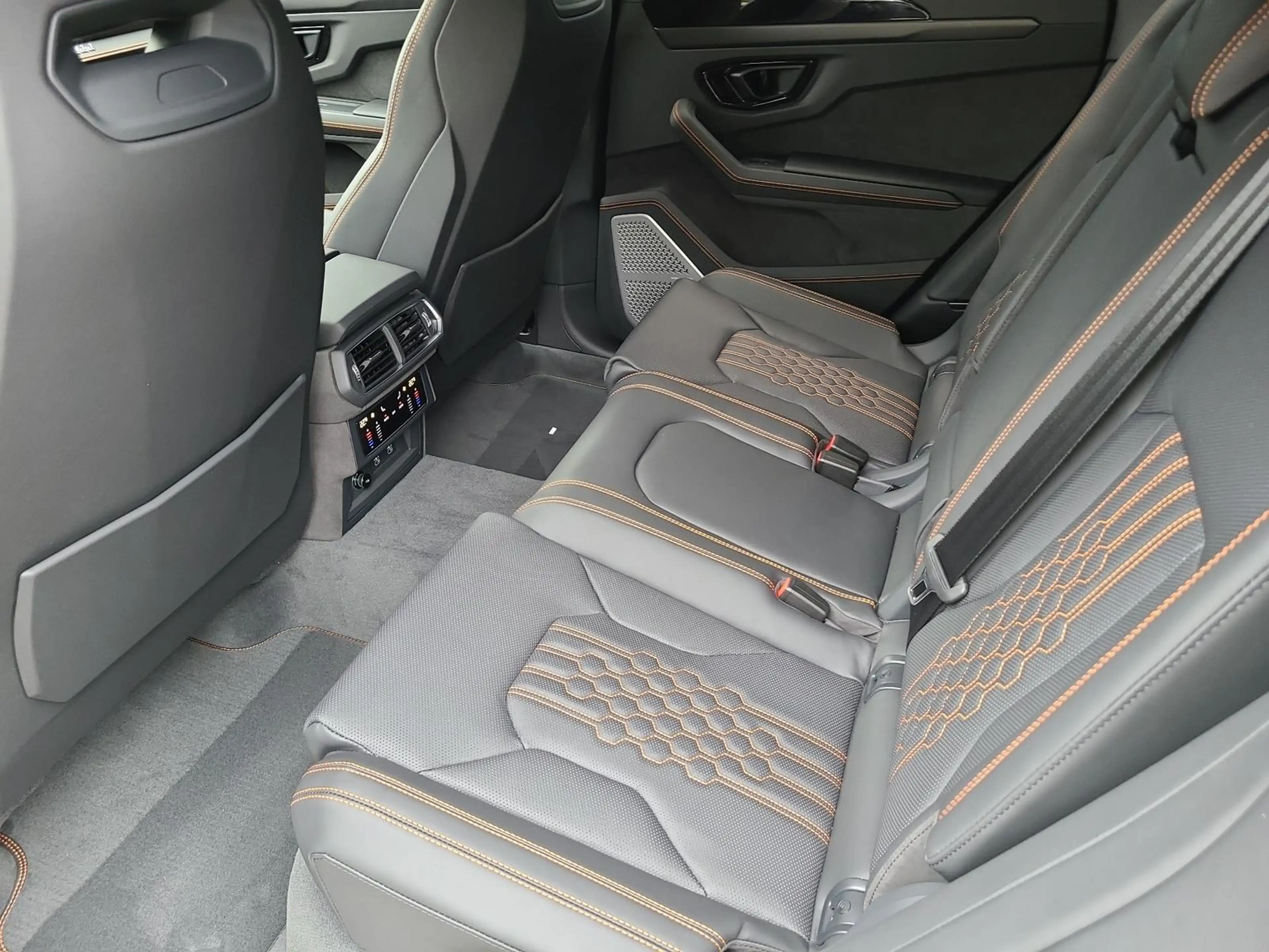 Lamborghini Urus SE ANIMA B&O ParkAssist 23"Rims — photo 9