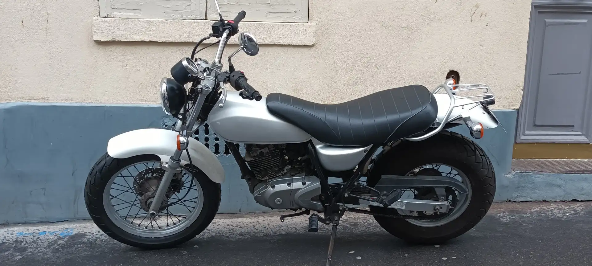 Suzuki VanVan 125 Argintiu - 1
