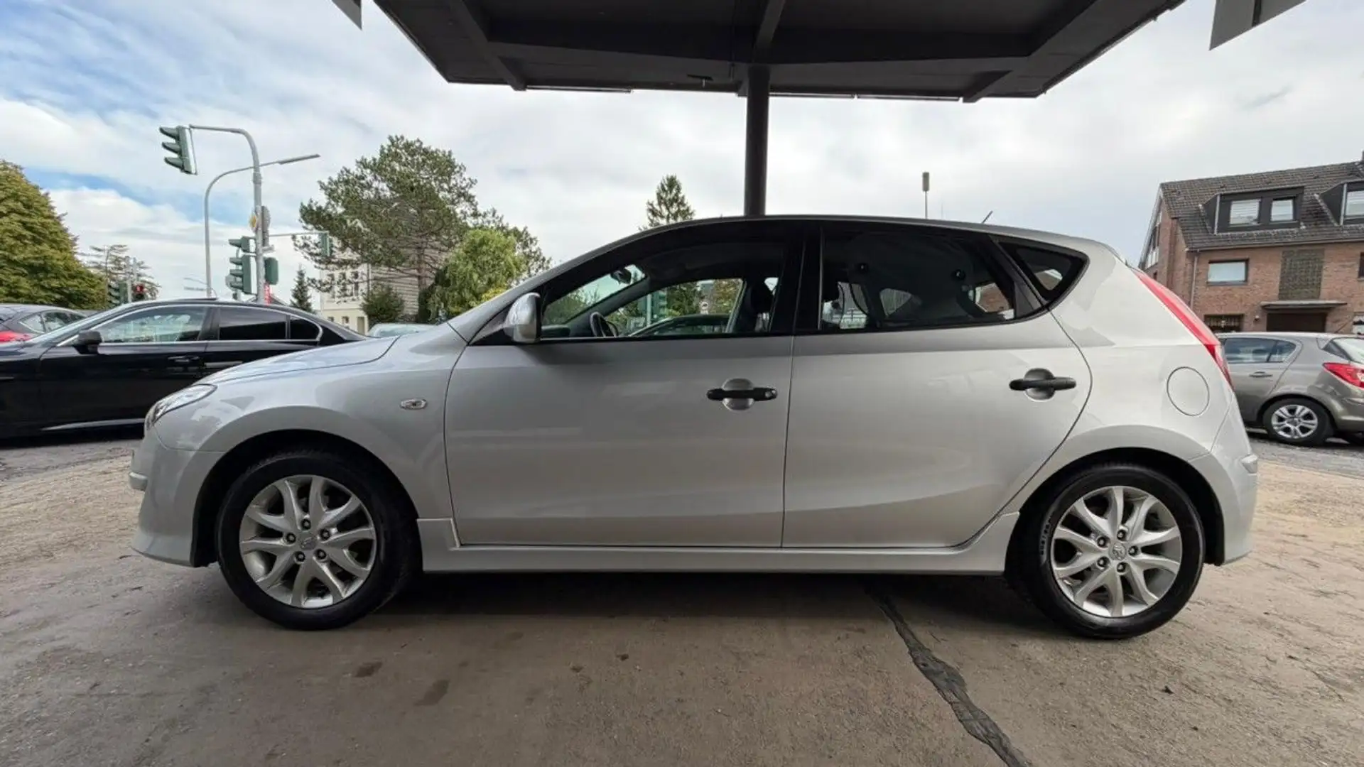 Hyundai i30 1.4 Classic Klima*Pdc*Frische Inspektion*Top Silber - 2