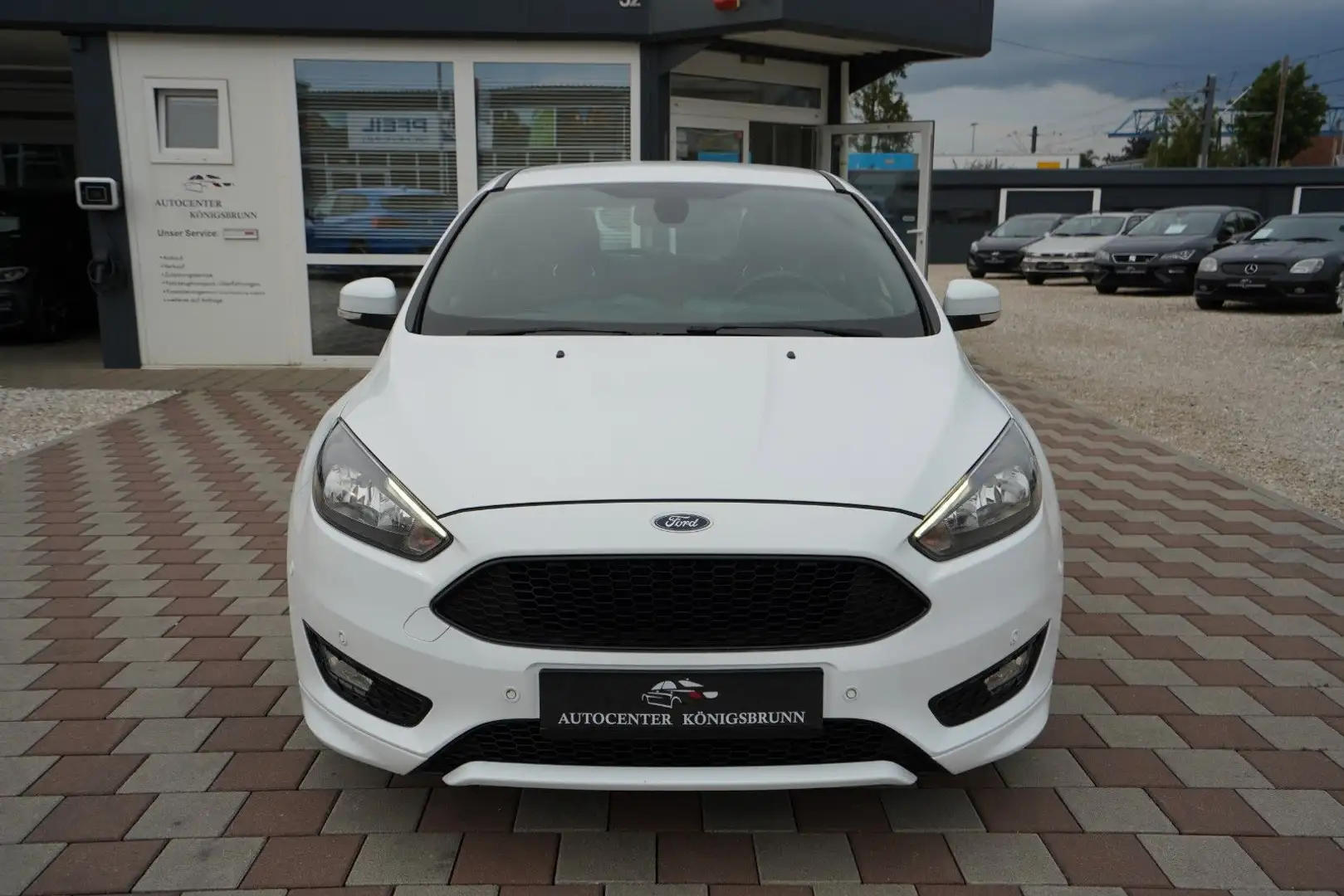 Ford Focus 1.0 ST-Line*Navigation*Automatik*PDC*SHZ* Weiß - 2