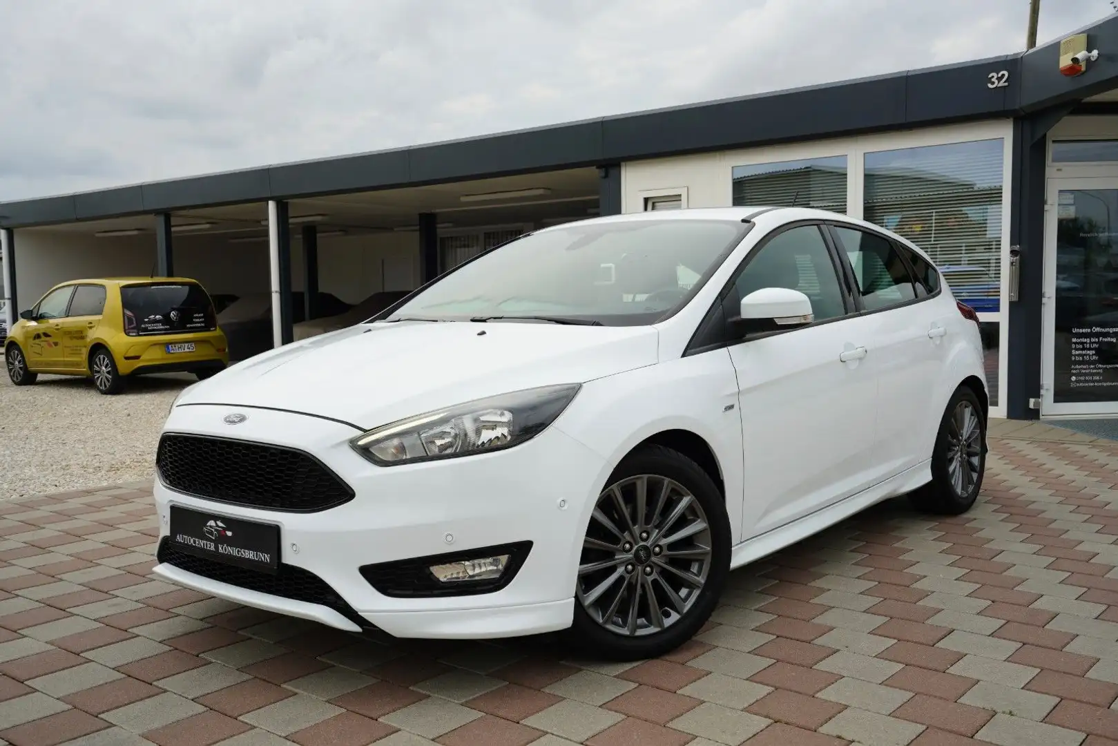Ford Focus 1.0 ST-Line*Navigation*Automatik*PDC*SHZ* Weiß - 1