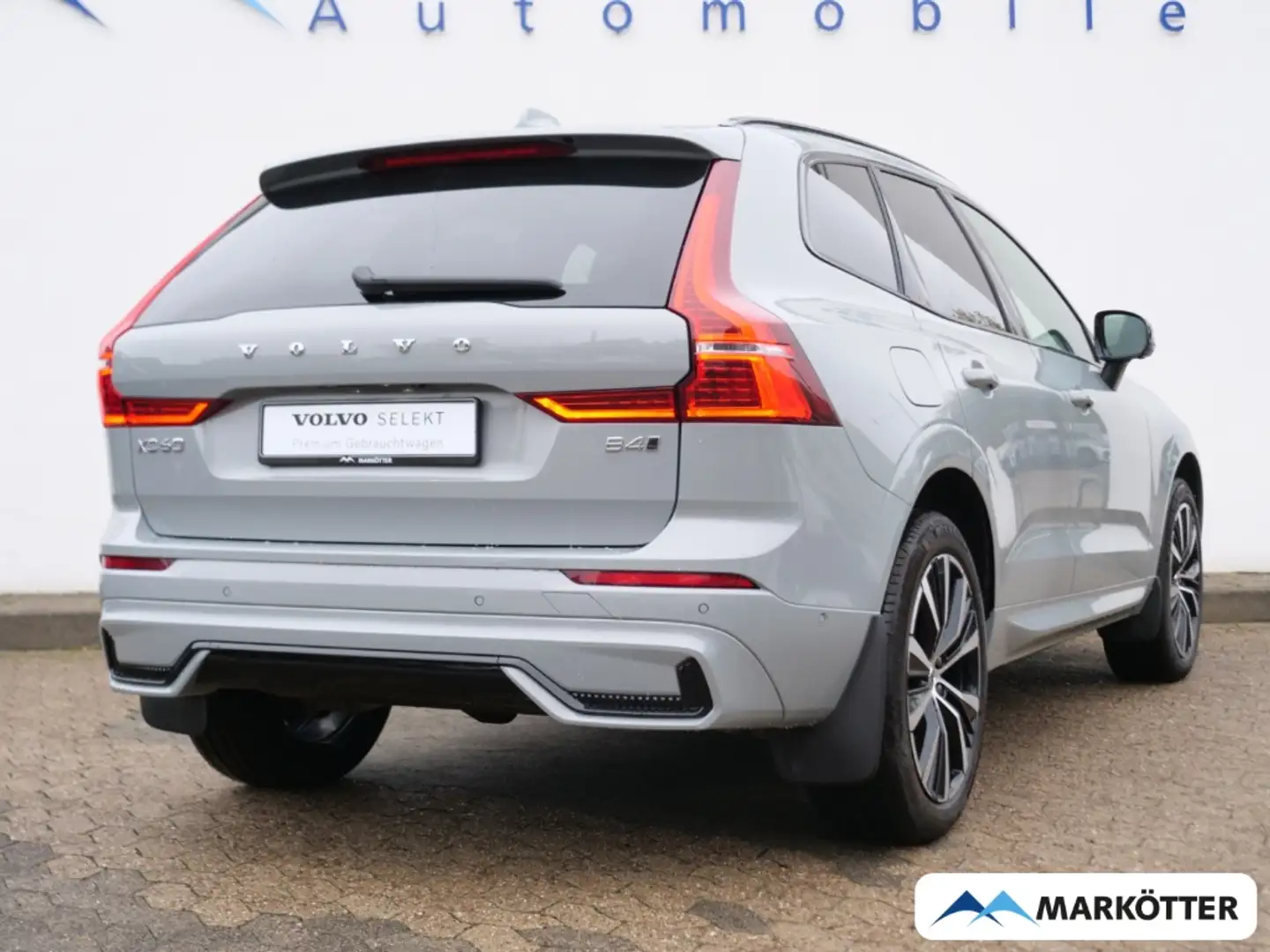 Volvo XC60 B4 AWD Plus Dark AHK/360CAM/Google Grau - 2