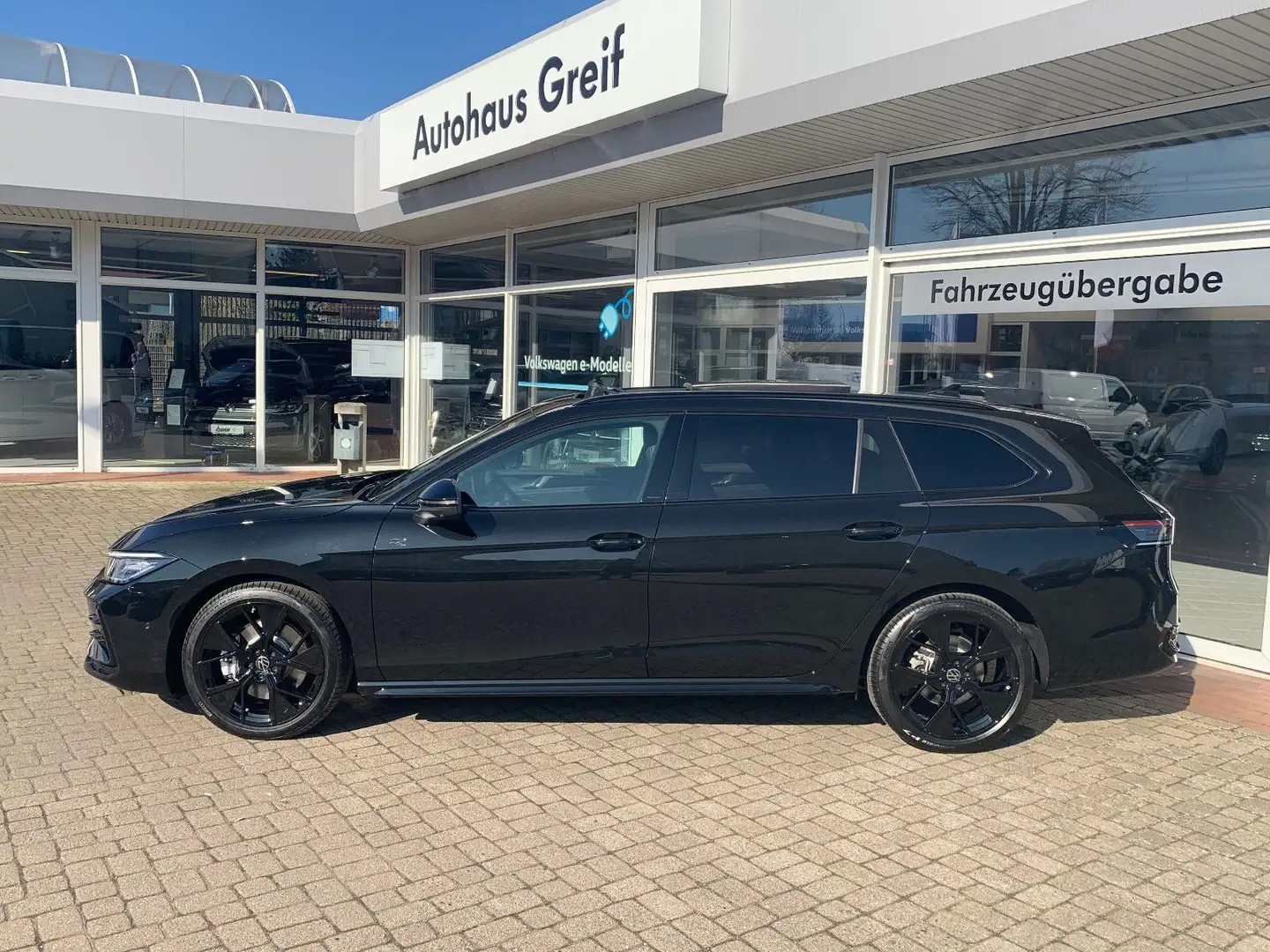 Volkswagen Passat Variant 2.0 TDI DSG R-Line*4x4*LED*LEDER* Schwarz - 2