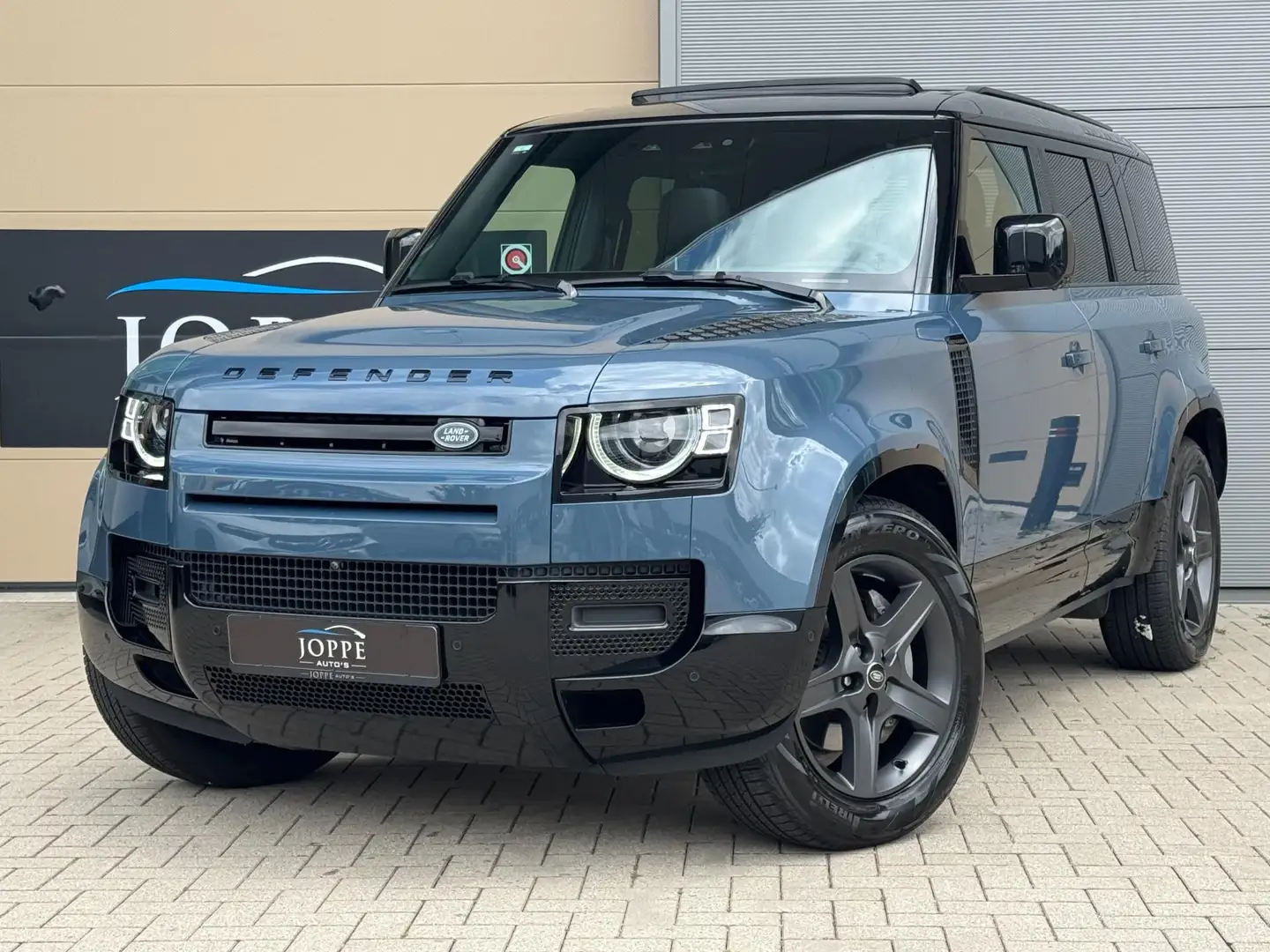 Land Rover Defender 110 2.0 P300e 110 X-Dynamic SE |Pano|Elek trek|Hea Grijs - 1