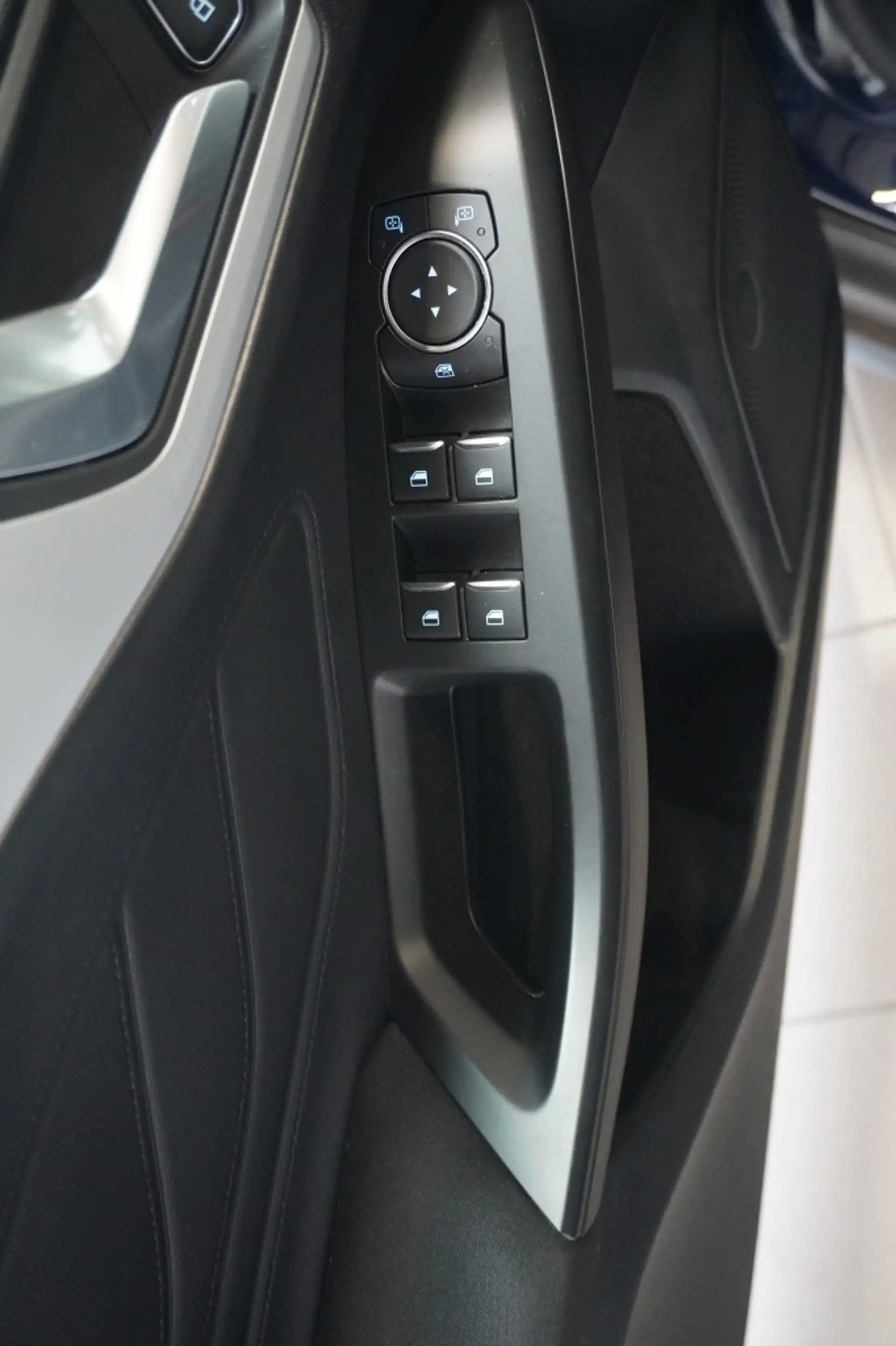 Ford Focus 1.0 EcoB. Tr Ed. bns|Carplay|Android|Camera — photo 9