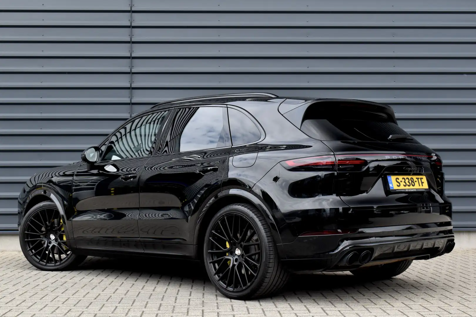 Porsche Cayenne 3.0 E-Hybrid 462pk | Panoramadak | 22'' Velgen | M Noir - 2