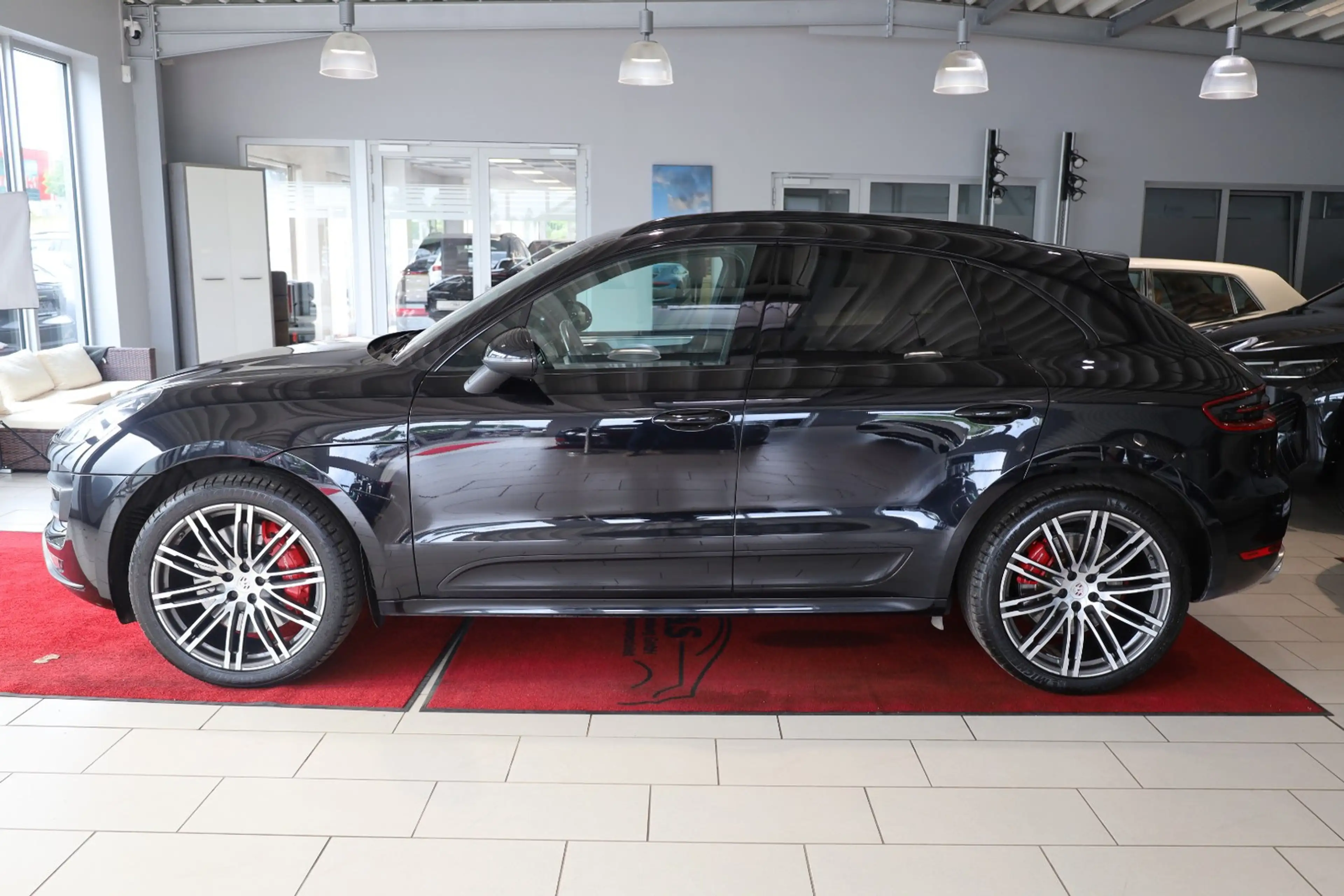 Porsche Macan Turbo* Performance Paket — photo 2