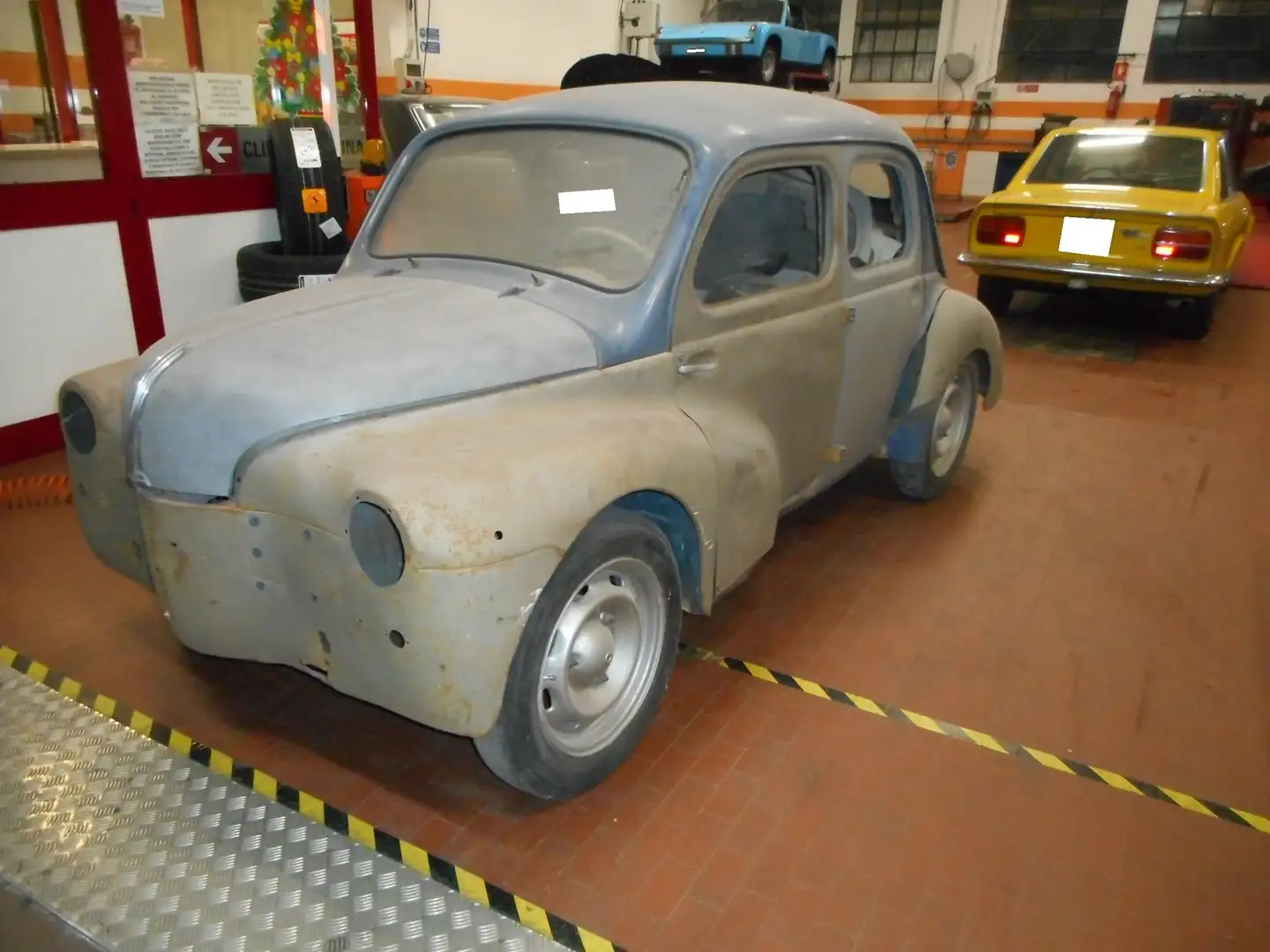 Renault 4 4CV Blau - 1