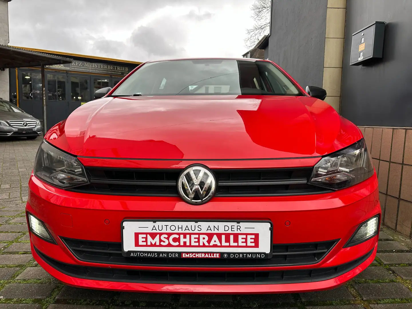 Volkswagen Polo 1.0 SITZHEIZUNG/EINPARKHILFE/1.HAND/SCHECKH Rot - 2