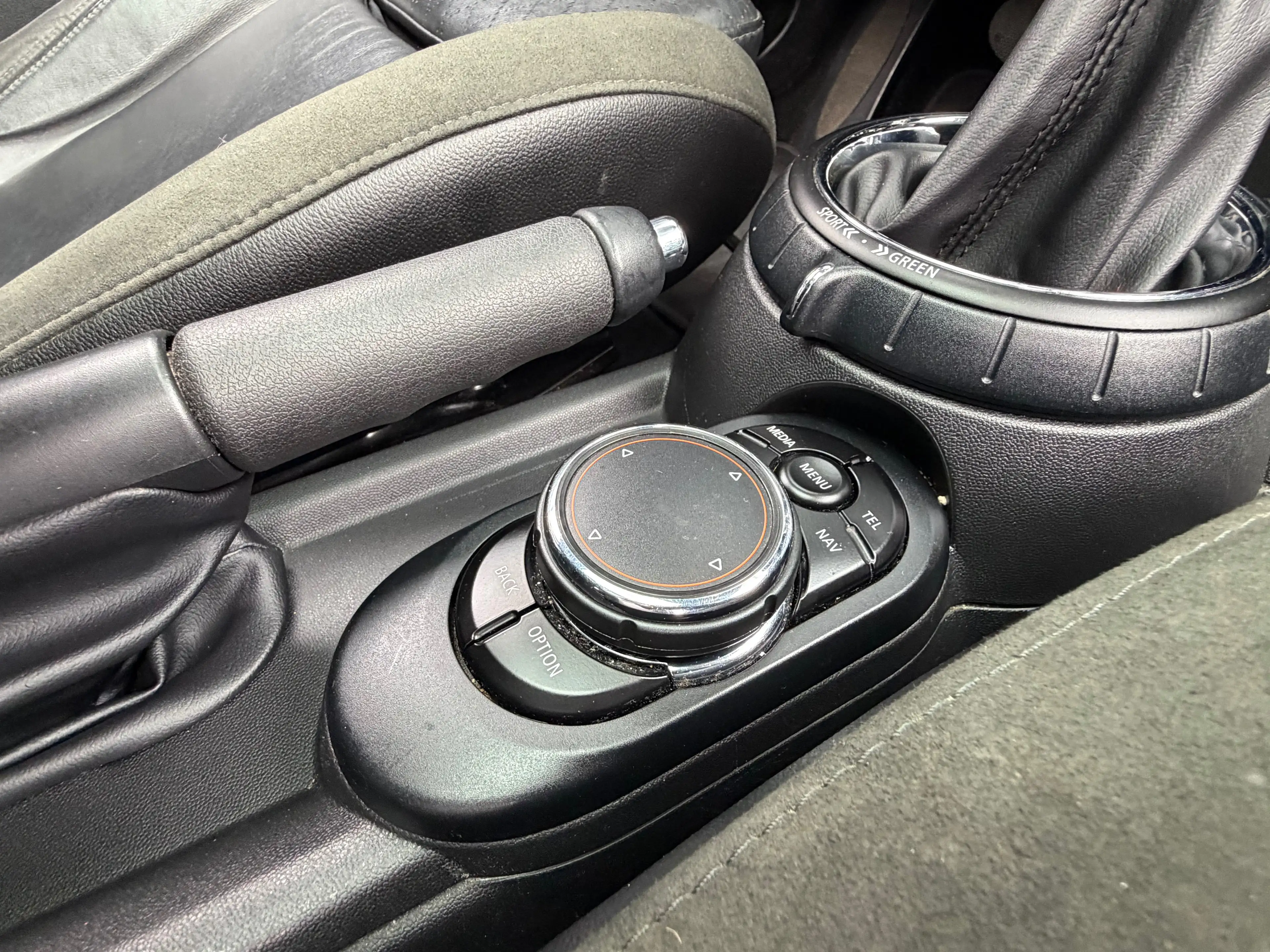 MINI Cooper D Mini 1.5 DA Cooper — photo 14