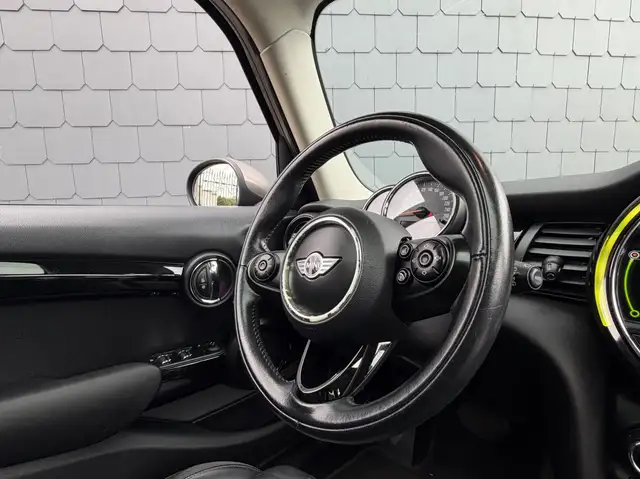 Mini Cooper Cooper view 5