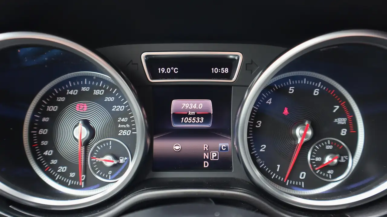 Mercedes-Benz GLE снимка Mercedes-Benz GLE