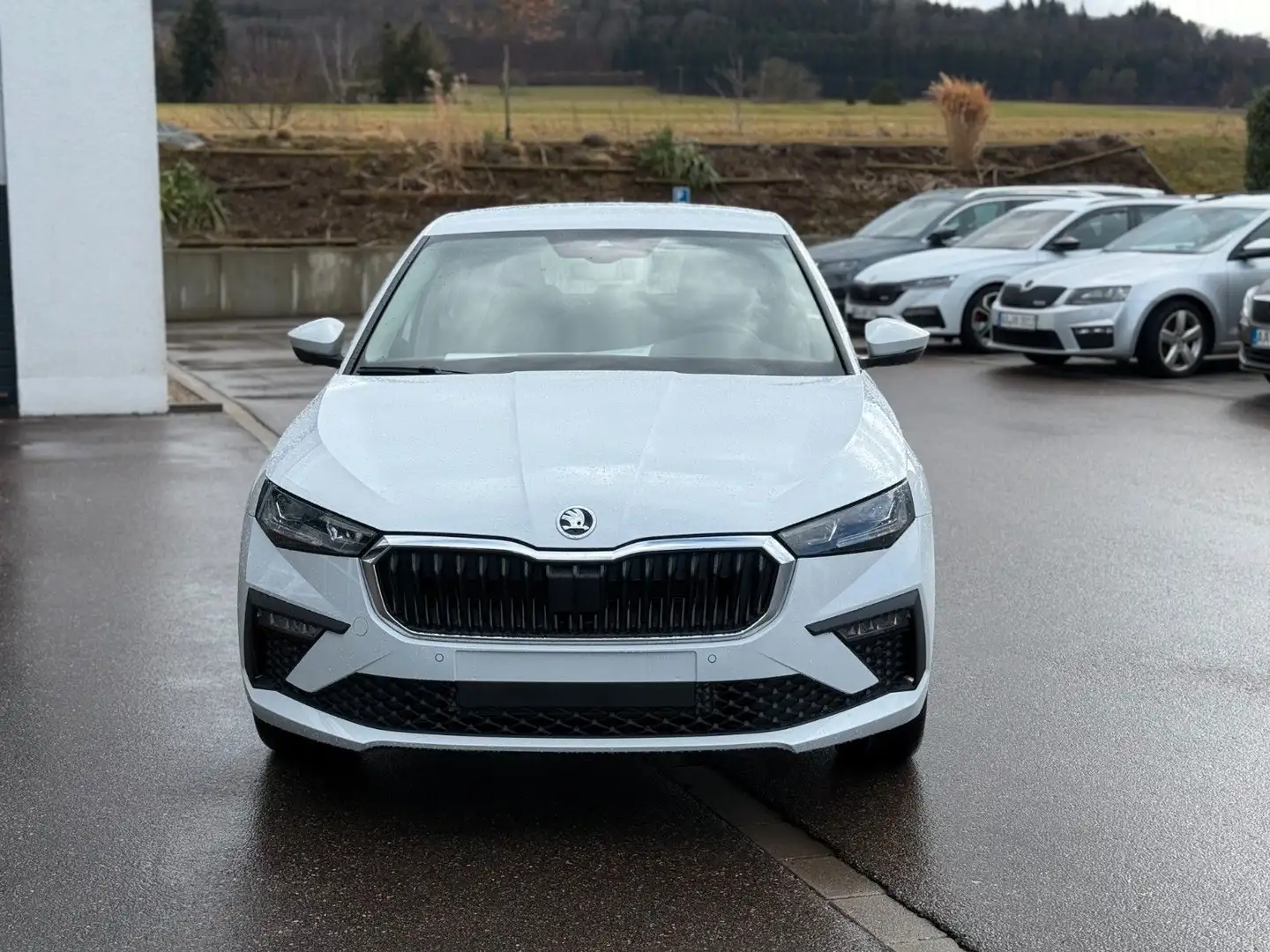 Skoda Scala Tour 1,0 TSI 85KW 7-Gang DSG Weiß - 1