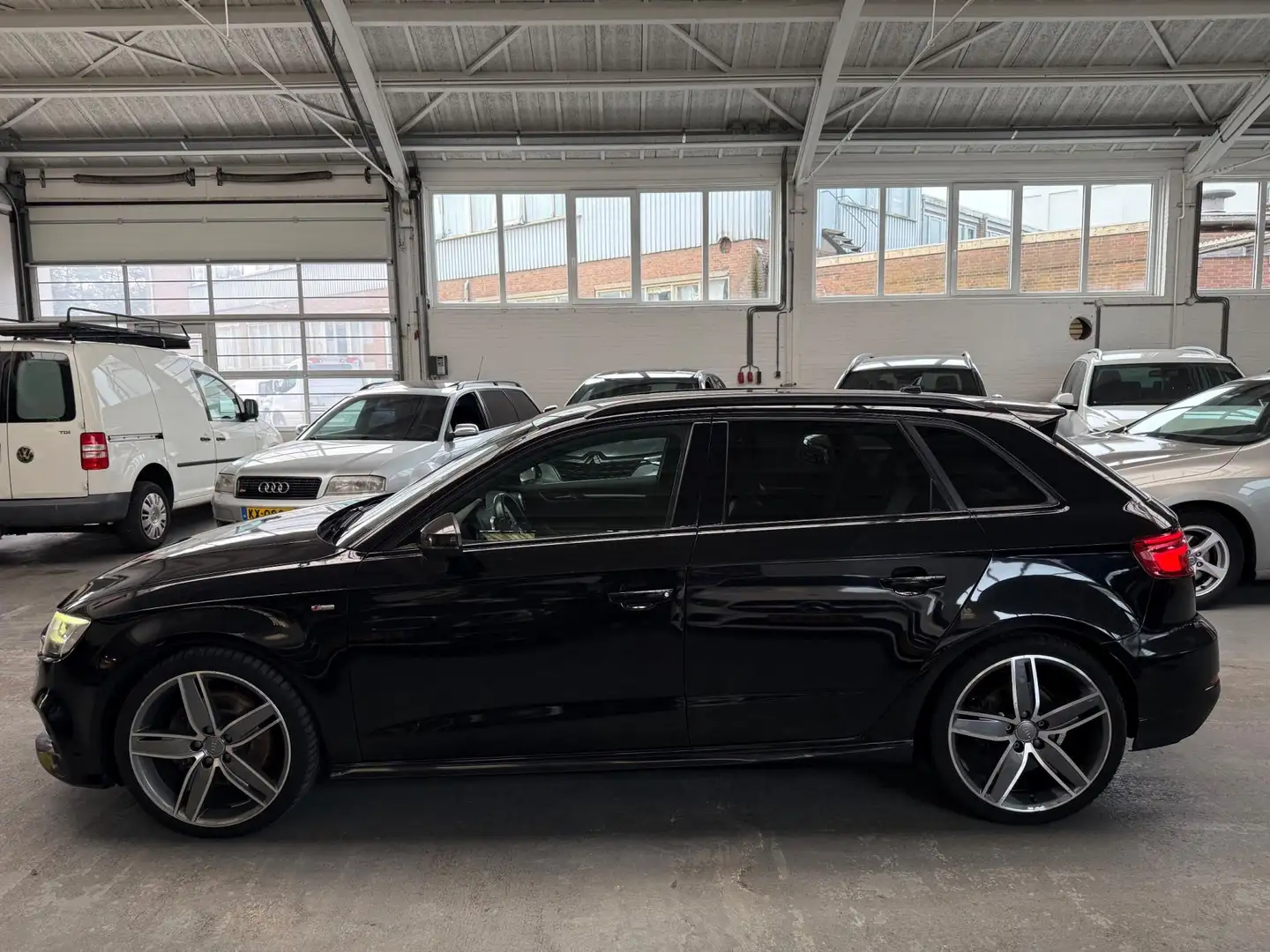 Audi A3 SPORTBACK 2.0 TDI QUATTRO 135KW S-Line Zwart Zwart - 2