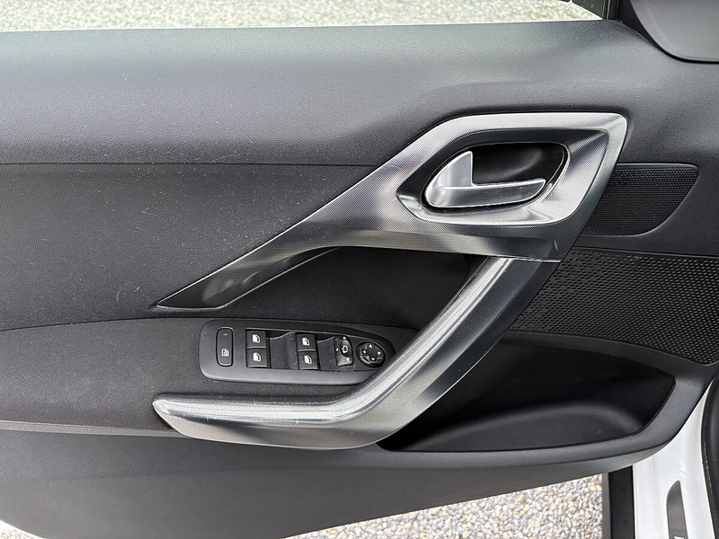 Peugeot 2008 1,6 e-HDi 115 FAP Allure — photo 8