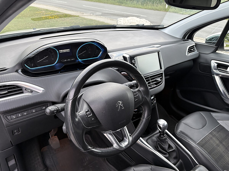 Peugeot 2008 1,6 e-HDi 115 FAP Allure — photo 7