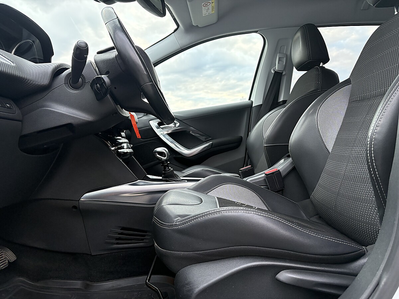 Peugeot 2008 1,6 e-HDi 115 FAP Allure — photo 14