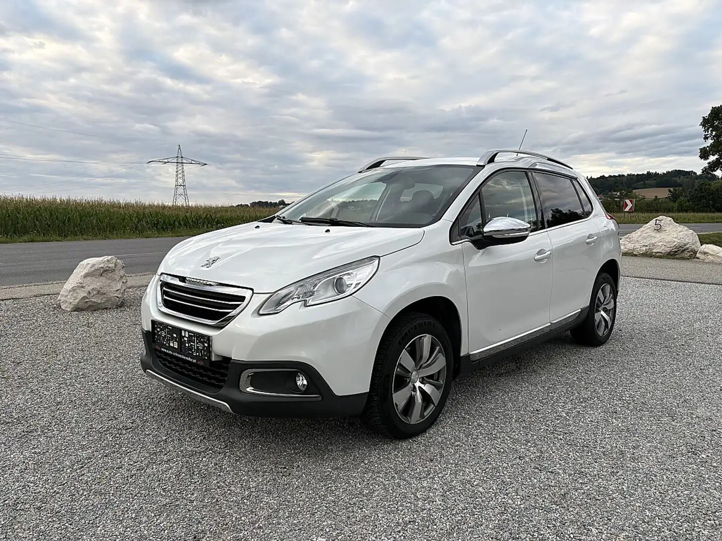 Peugeot 2008 1,6 e-HDi 115 FAP Allure Weiß - 1