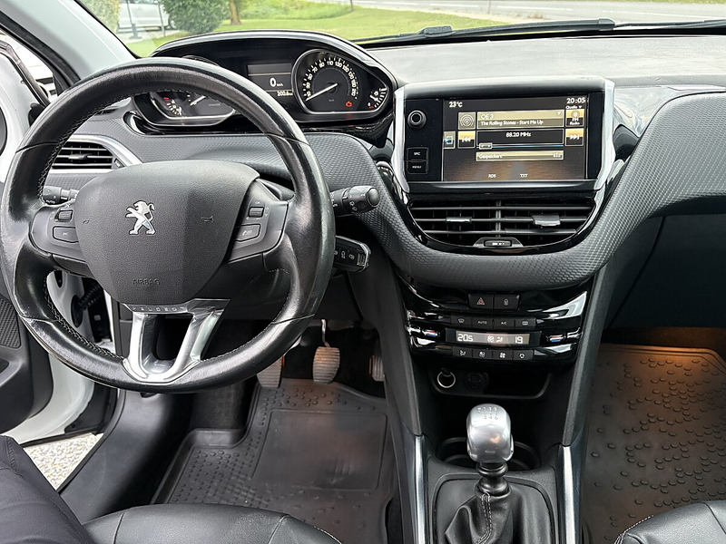 Peugeot 2008 1,6 e-HDi 115 FAP Allure — photo 10