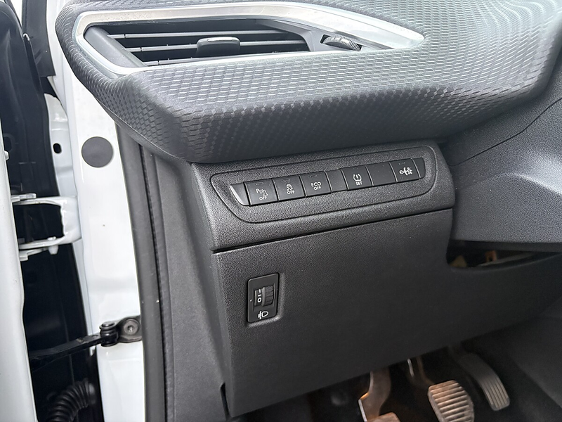 Peugeot 2008 1,6 e-HDi 115 FAP Allure — photo 12