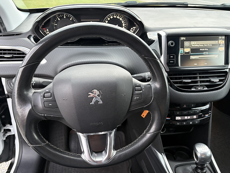 Peugeot 2008 1,6 e-HDi 115 FAP Allure — photo 9