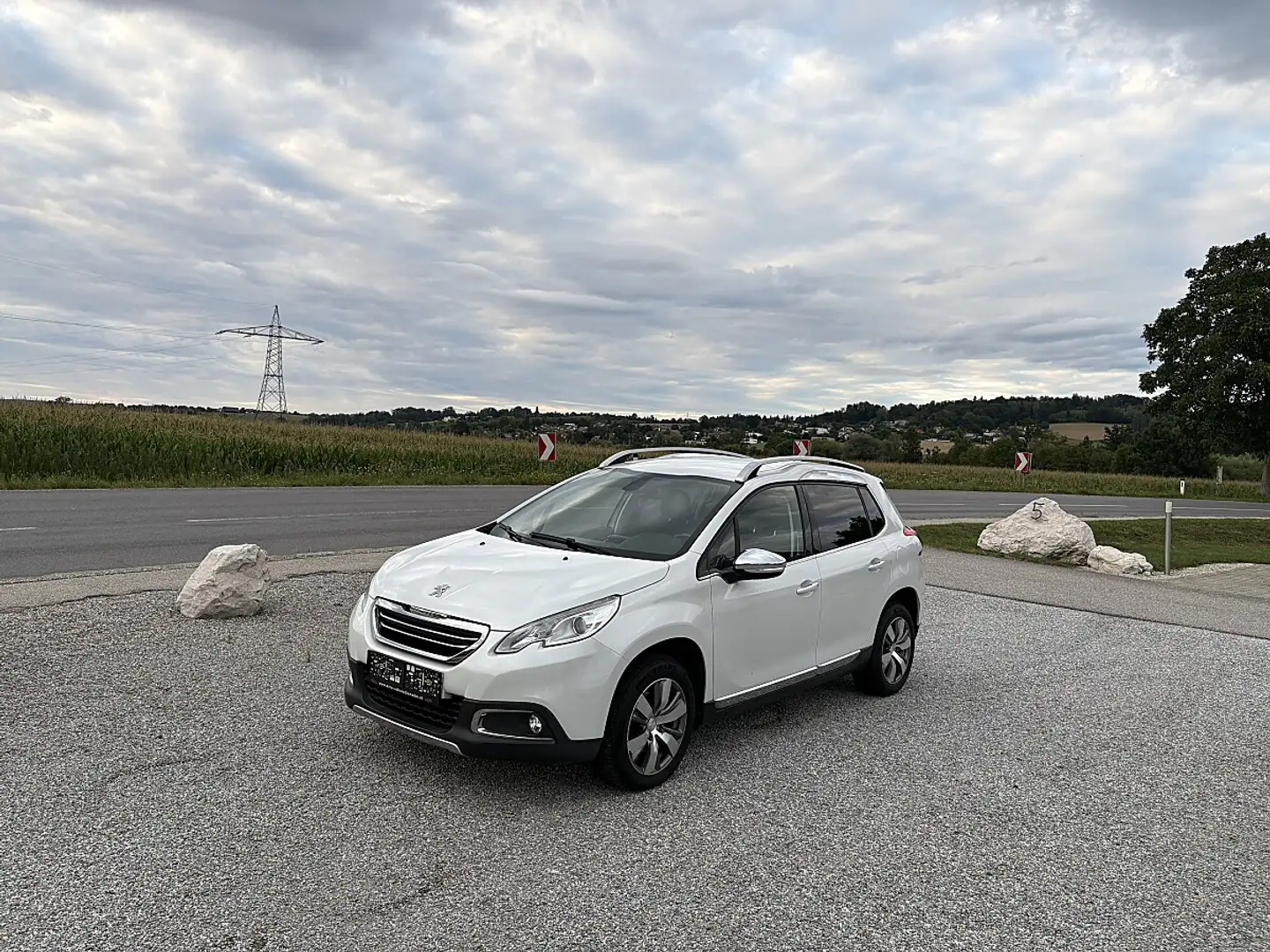 Peugeot 2008 1,6 e-HDi 115 FAP Allure Weiß - 2