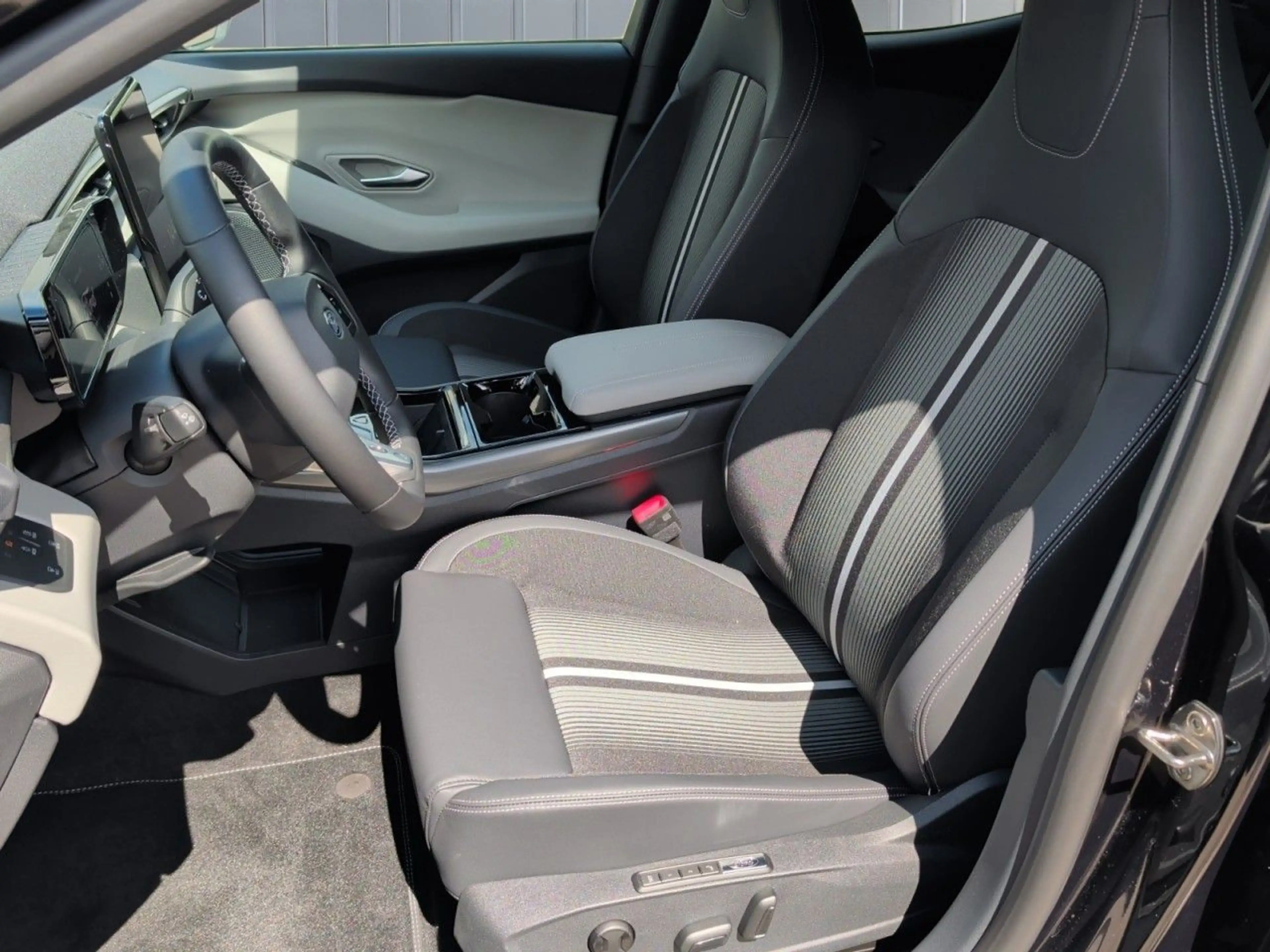 Ford Capri RWD Kamera+Navi+Massage-Sitz+ACC+KeyFree Klima — photo 13
