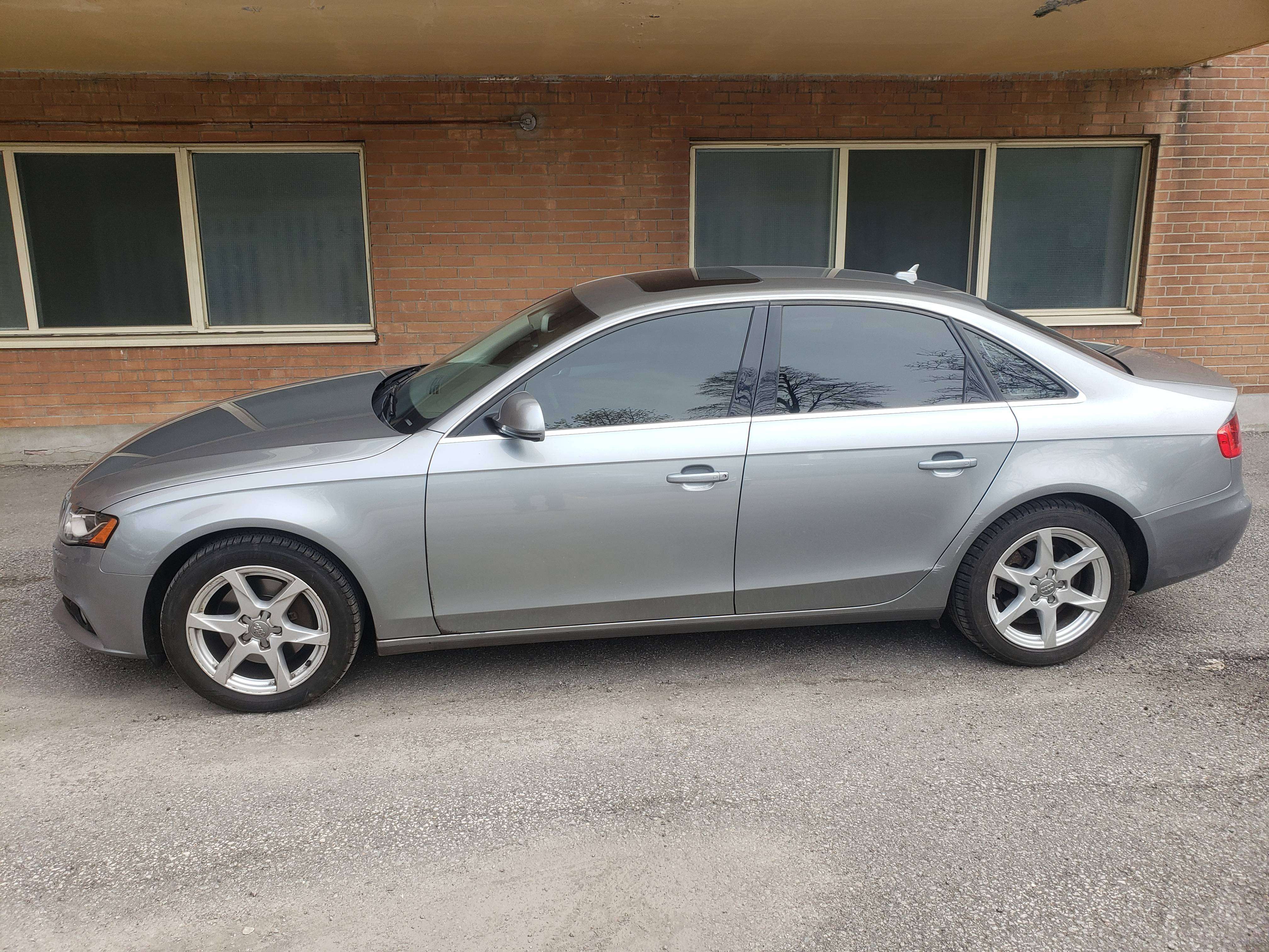 2009 Audi A4 Auto, Quattro, 2.0L Turbo AWD Sedan. thumb 16