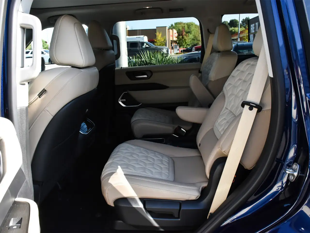Nissan Armada снимка Nissan Armada