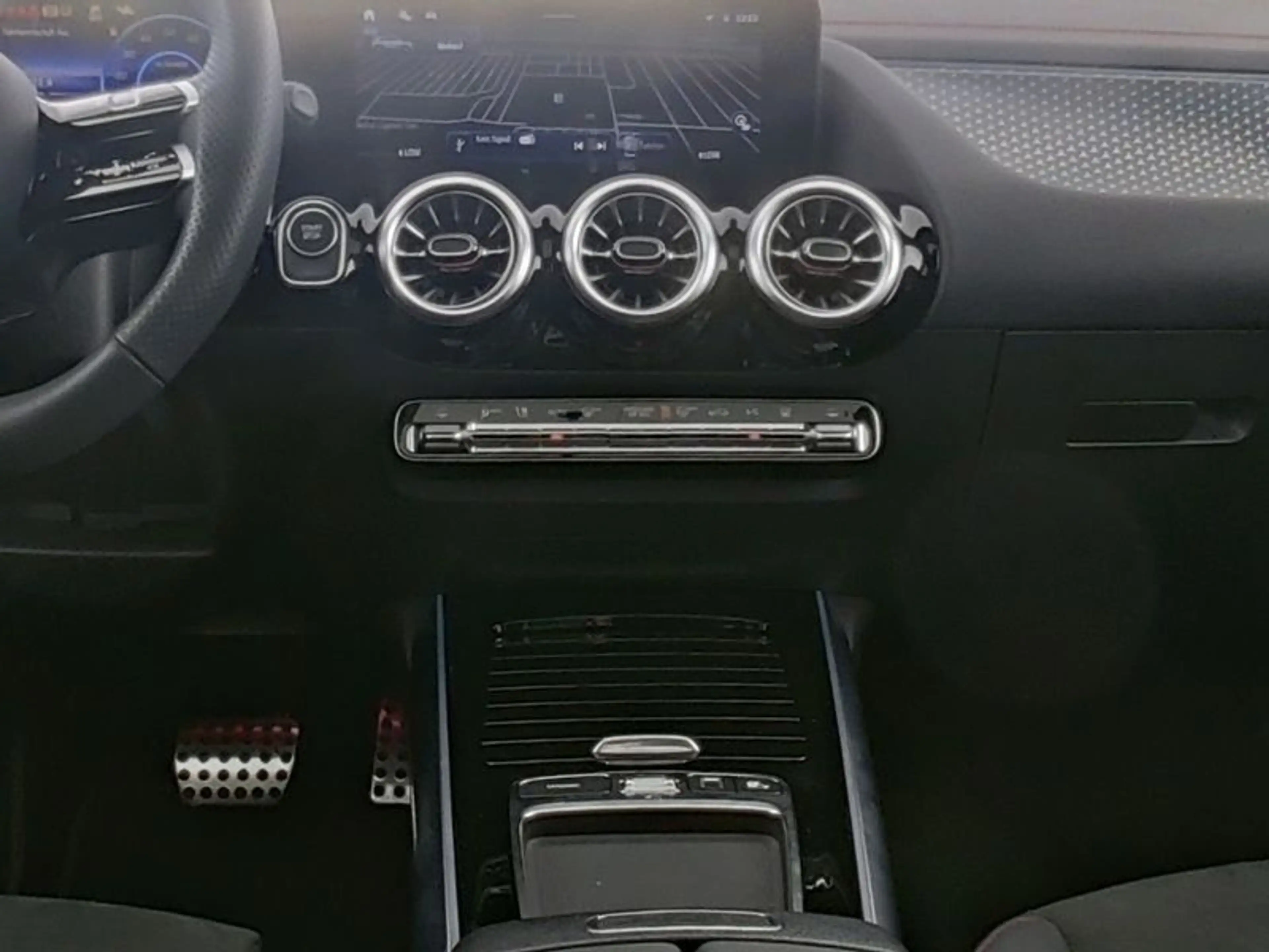 Mercedes-Benz EQA 250+ AMG-ADVA+ NIGHT PANO FAP 360° BURMESTER — photo 7