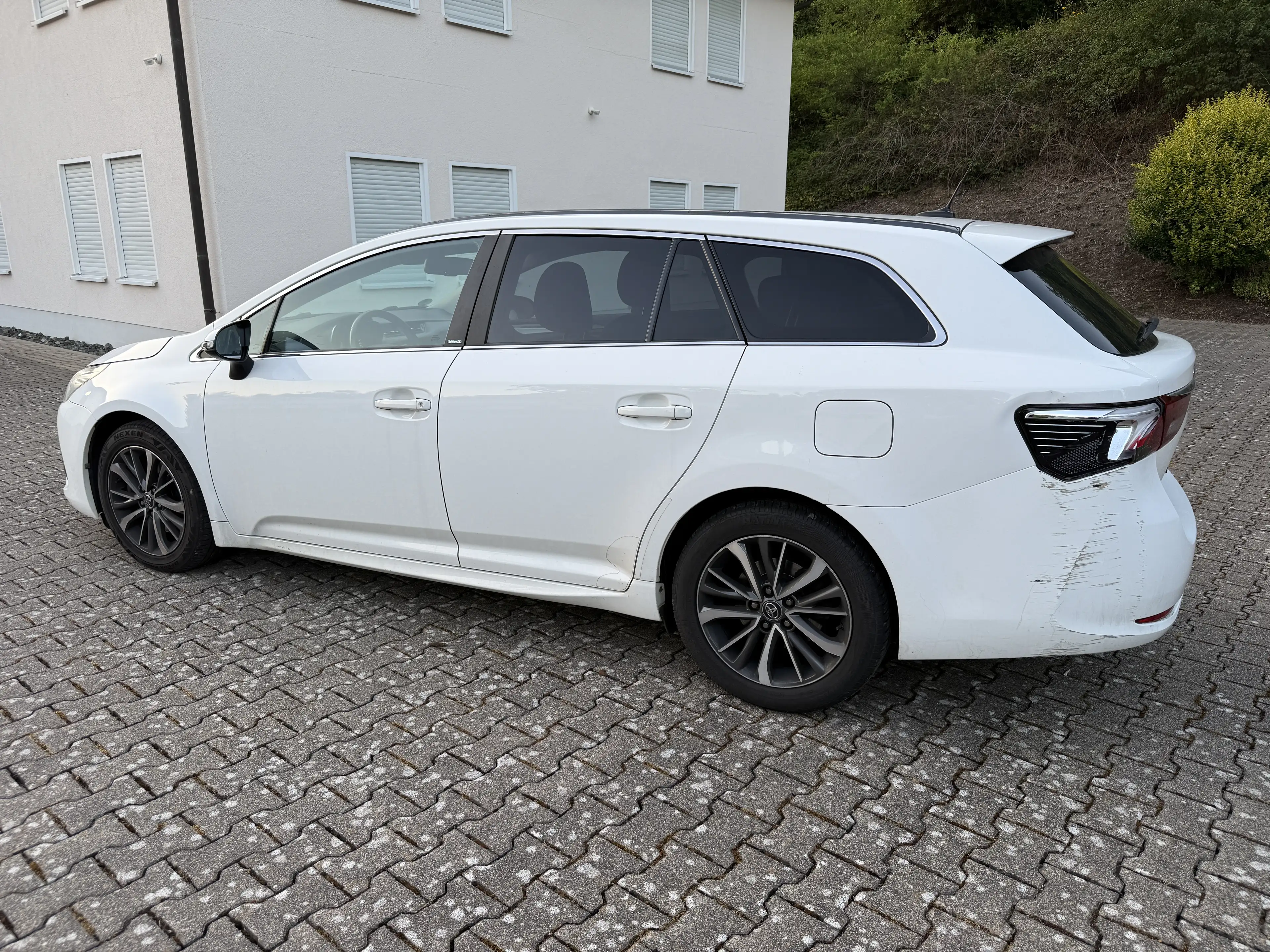 Toyota Avensis Touring Sports 2.0 D-4D Edition-S*NAVI*XENON*KLIMA*TEMPOMAT*CAM*BRC*ALU — photo 3