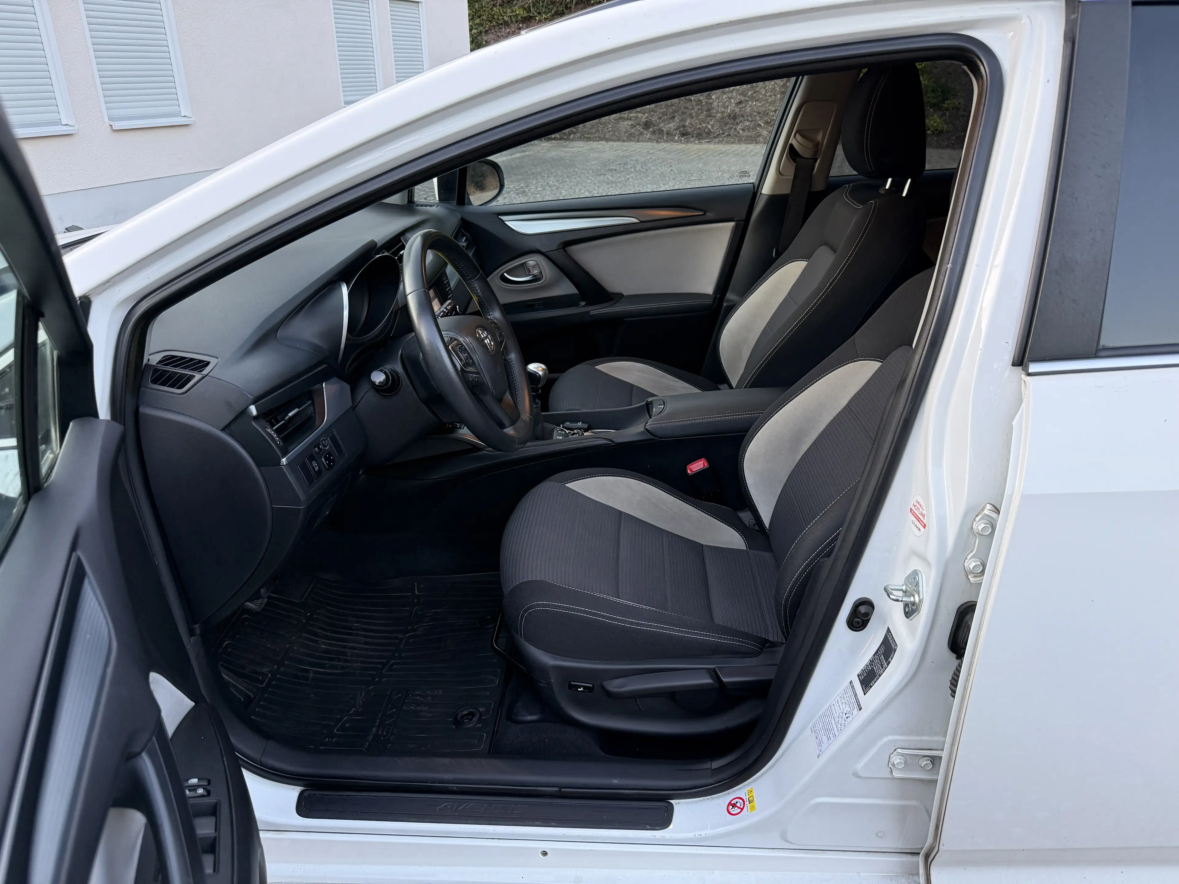 Toyota Avensis Touring Sports 2.0 D-4D Edition-S*NAVI*XENON*KLIMA*TEMPOMAT*CAM*BRC*ALU — photo 15