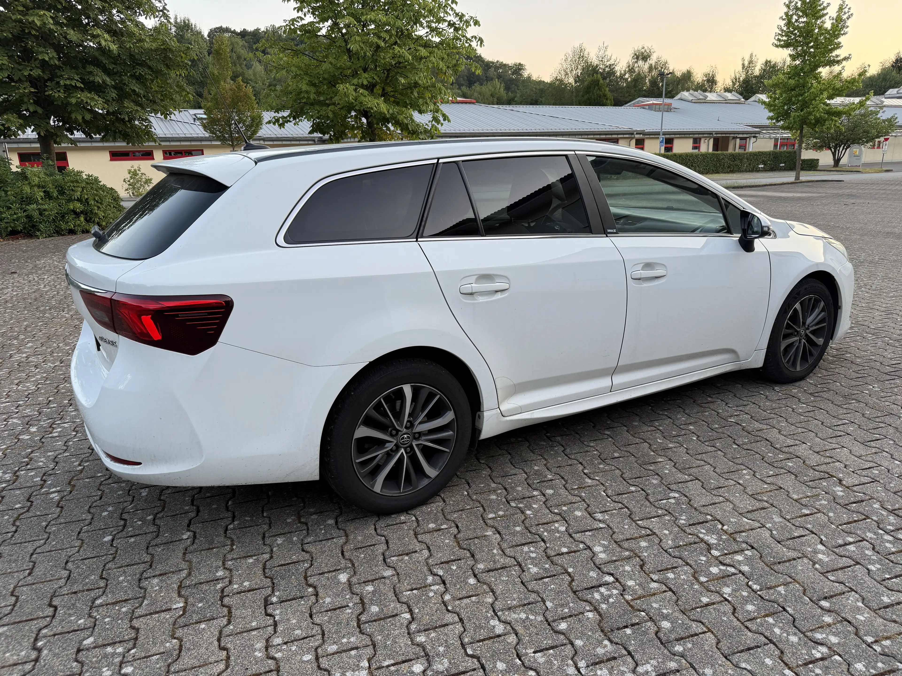 Toyota Avensis Touring Sports 2.0 D-4D Edition-S*NAVI*XENON*KLIMA*TEMPOMAT*CAM*BRC*ALU — photo 6