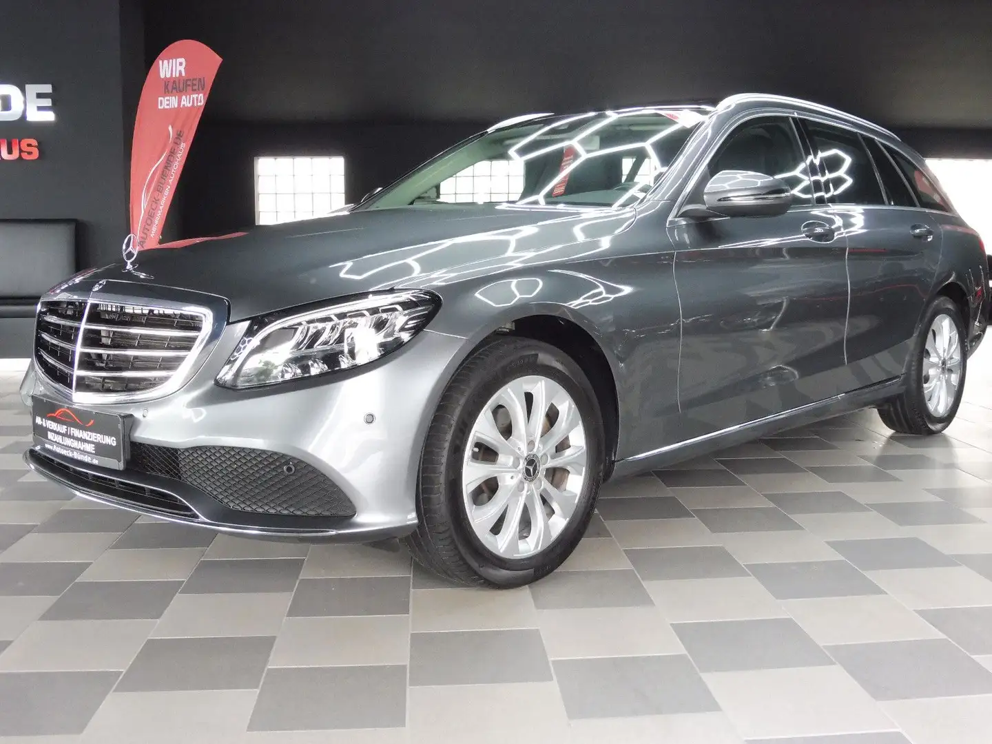Mercedes-Benz C 180 T CGI Edition Exclusive Pano/LED/Nav/AHK Gris - 2