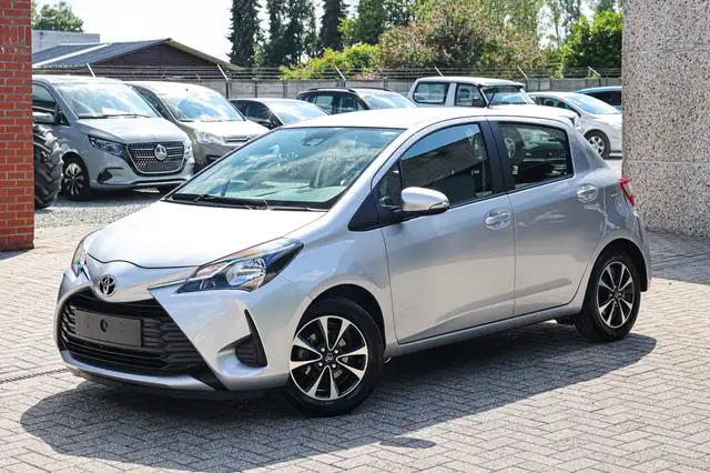 Toyota Yaris ACHTERUITRIJCAMERA*SLECHTS-8800KM!!!*APPLE-CARPLAY*MULTIFUNCTIONEEL-STUUR*