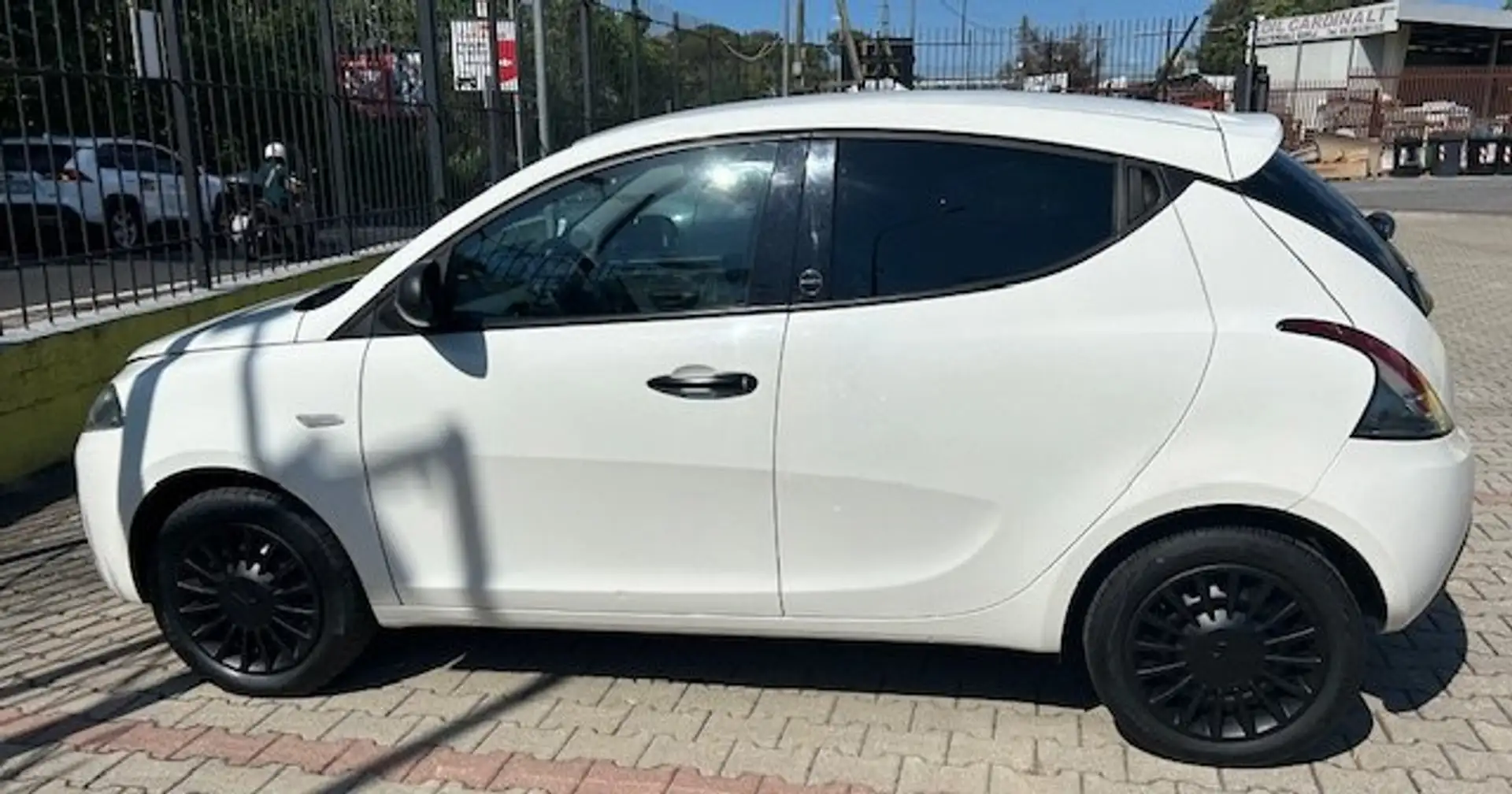 Lancia Ypsilon Ypsilon III 2015 1.0 firefly hybrid - 2