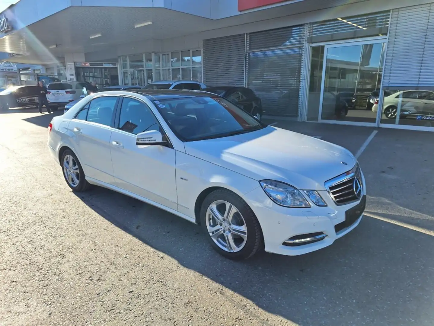 Mercedes-Benz E 200 CDI Weiß - 1