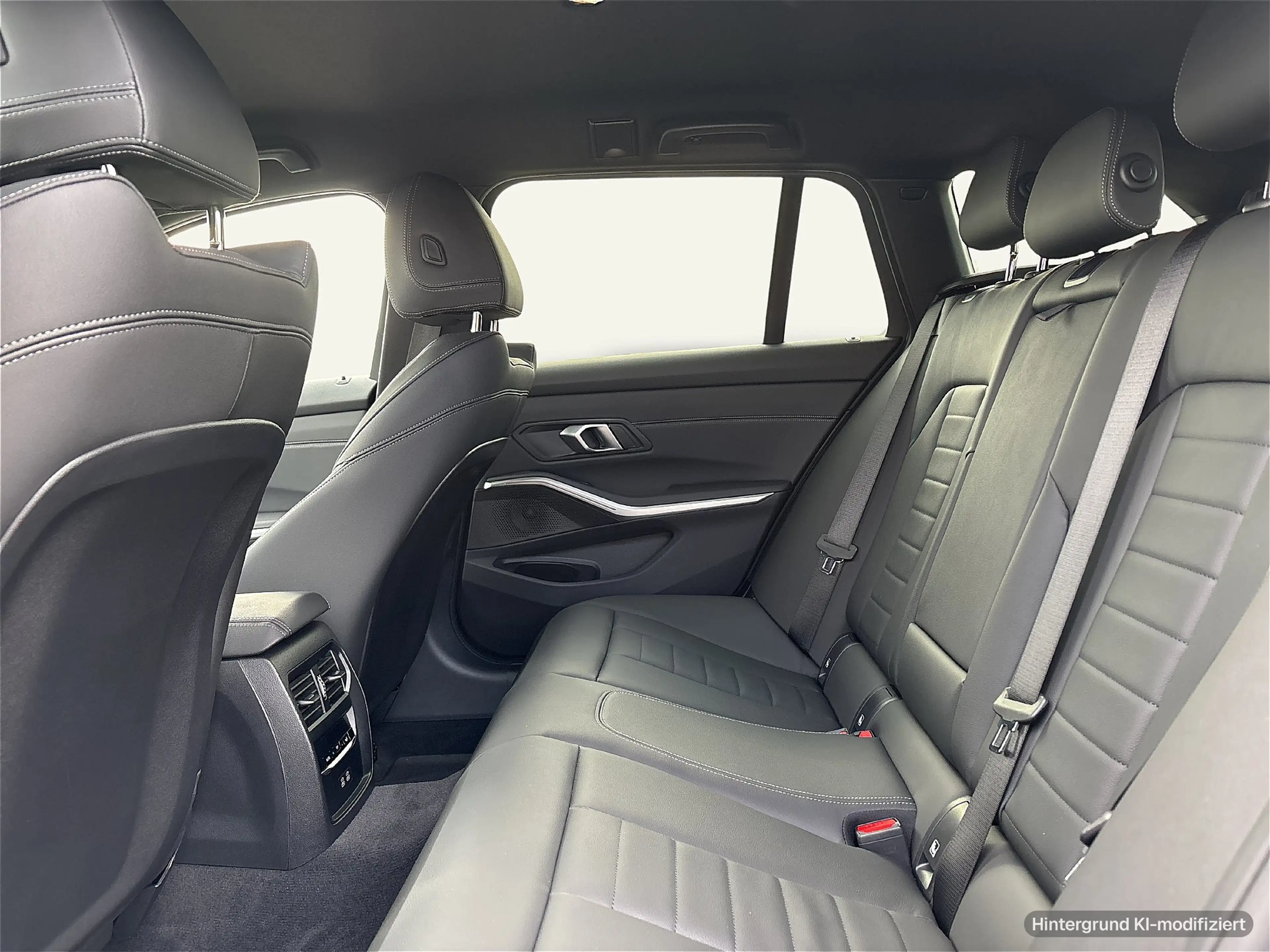 BMW 330 i xDrive Touring M Sportpaket Head-Up Innovationsp — photo 9