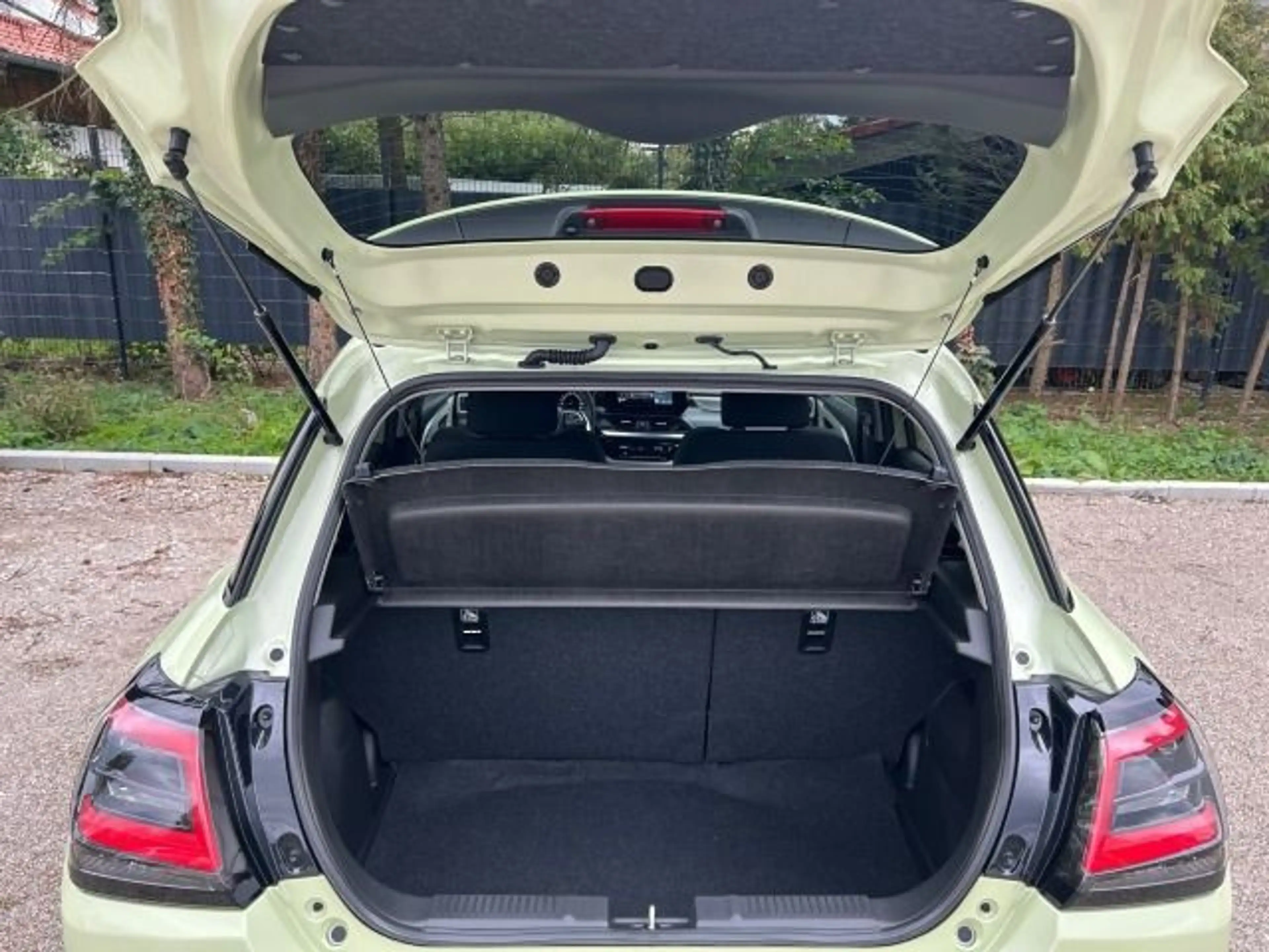 Suzuki Swift SWIFT COMFORT+ HYBRID — photo 11