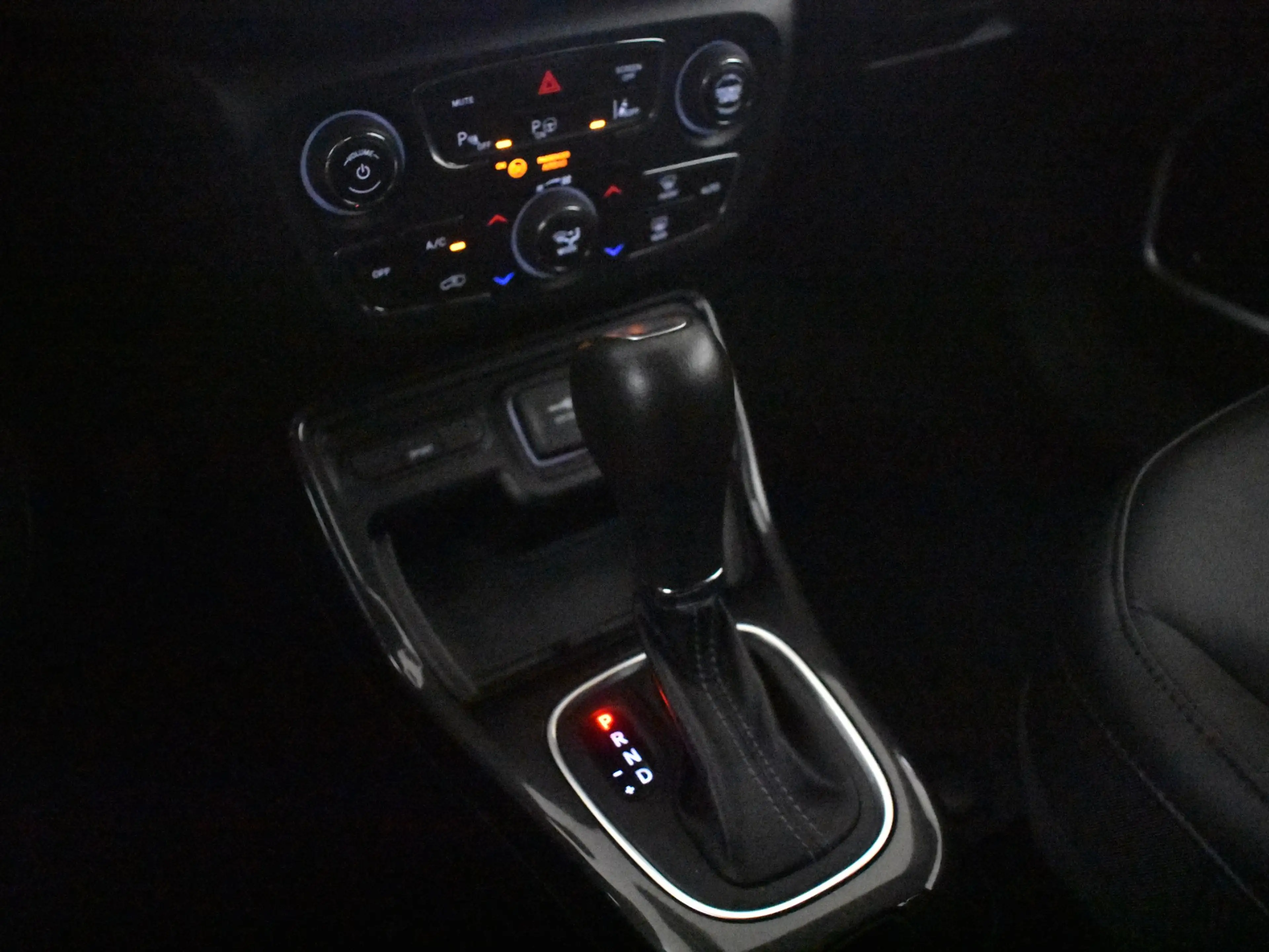 Jeep Compass 1.3T S l Leder l Elektr. Stoel verstelling l Stoel — photo 30