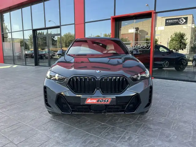 BMW X6 view 4