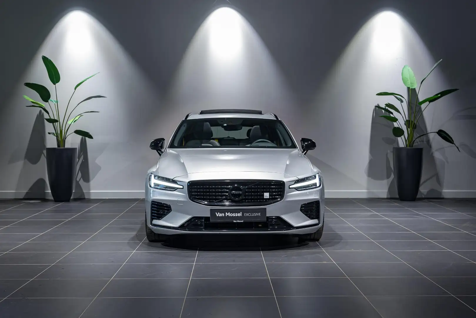 Volvo V60 T8 PHEV 4x4 Polestar Engineered HEICO | HARMAN KAR Zilver - 2